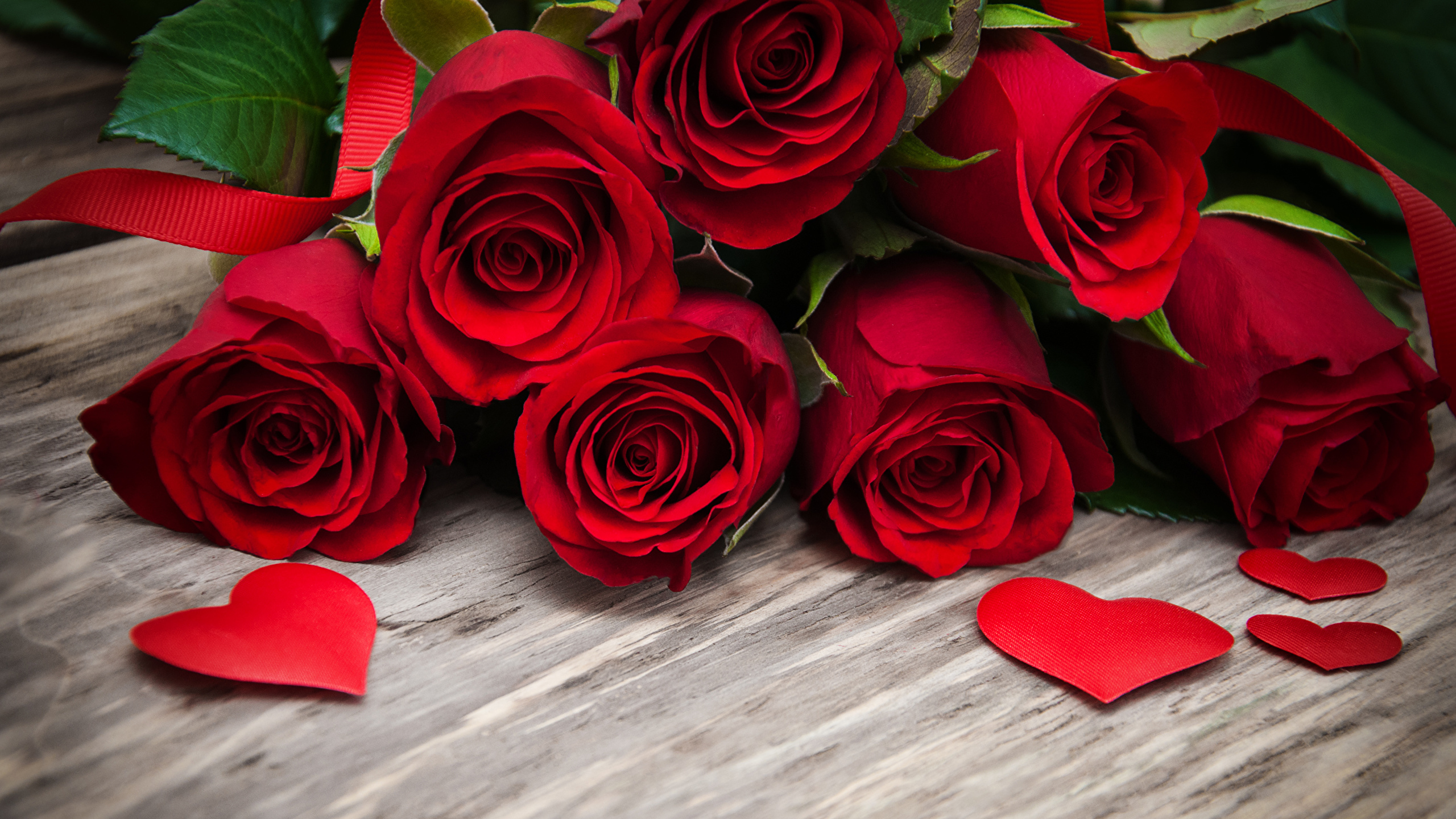 Desktop Wallpapers Heart Red Roses Flowers Wood planks 2560x1440