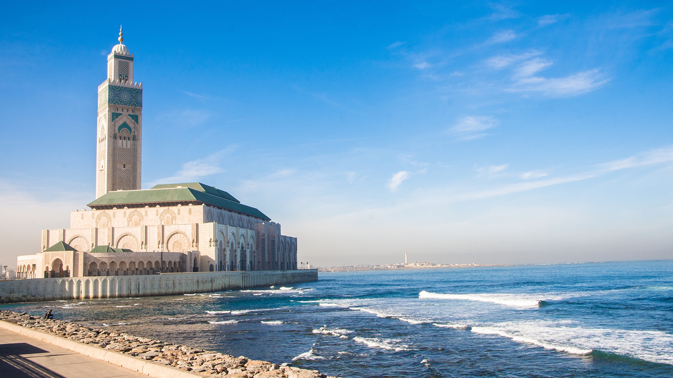 壁紙 2560x1440 モロッコ モスク 海岸 大洋 Casablanca Mesquita De Hassan Ii 塔 都市 ダウンロード 写真