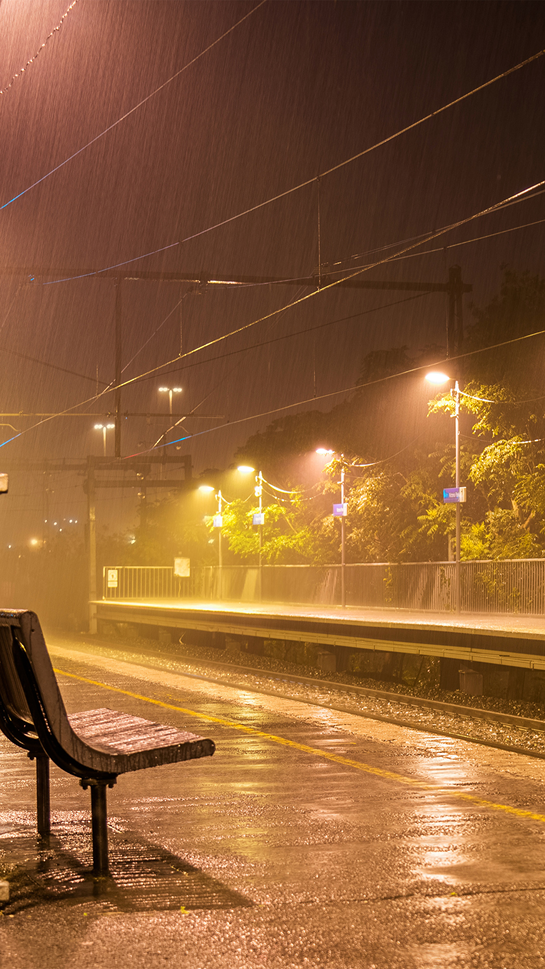 壁紙 1080x19 オーストラリア 鉄道 雨 メルボルン 夜 街灯 ベンチ 都市 ダウンロード 写真