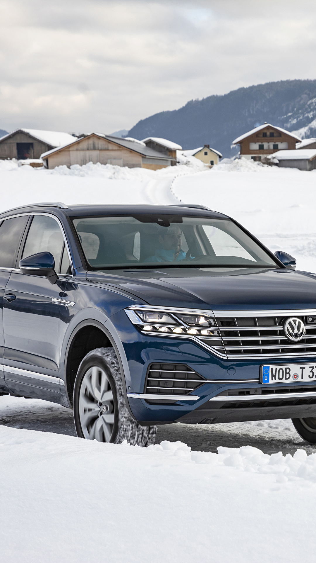 Фото Фольксваген 2018-19 Touareg V6 TDI Worldwide синих 1080x1920