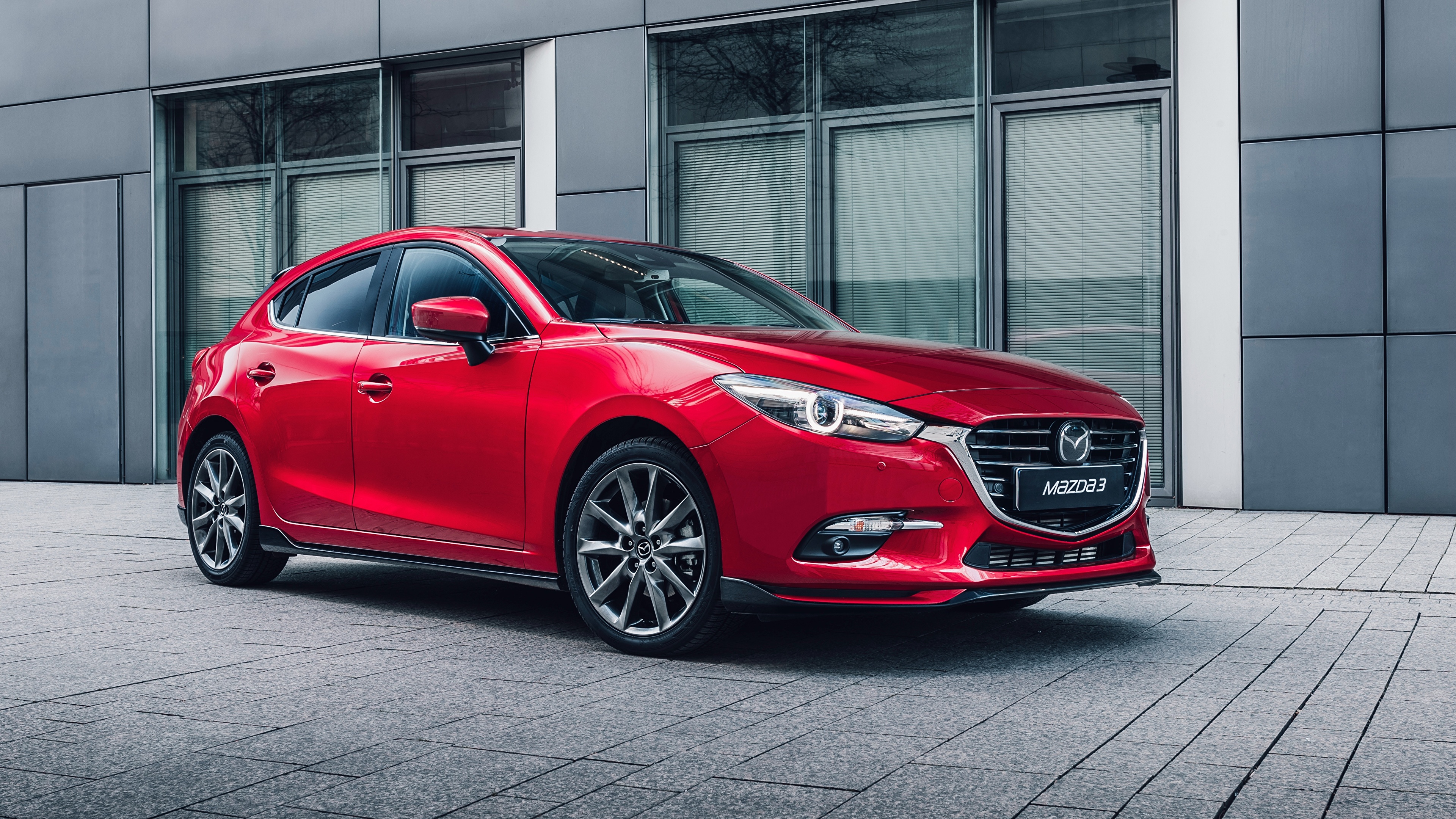 壁紙 3840x2160 マツダ 16 17 Mazda3 Hatchback Accessorized Worldwide 赤 メタリック塗 自動車 ダウンロード 写真