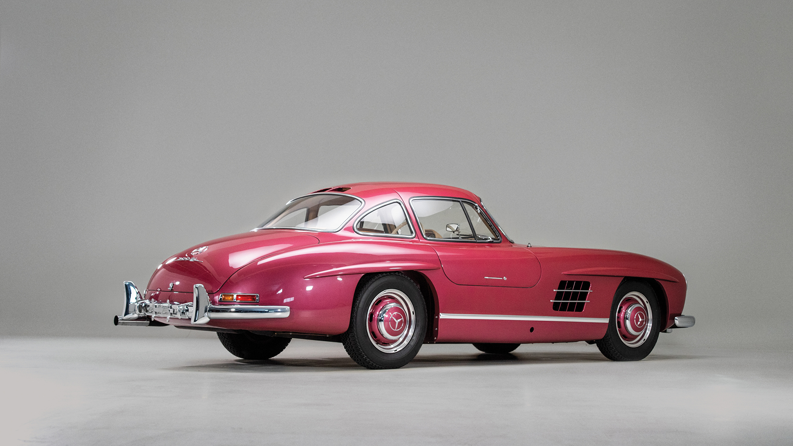 壁紙 2560x1440 メルセデス ベンツ レトロ 1956 300 Sl グレーの背景 ピンク メタリック塗 自動車 ダウンロード 写真