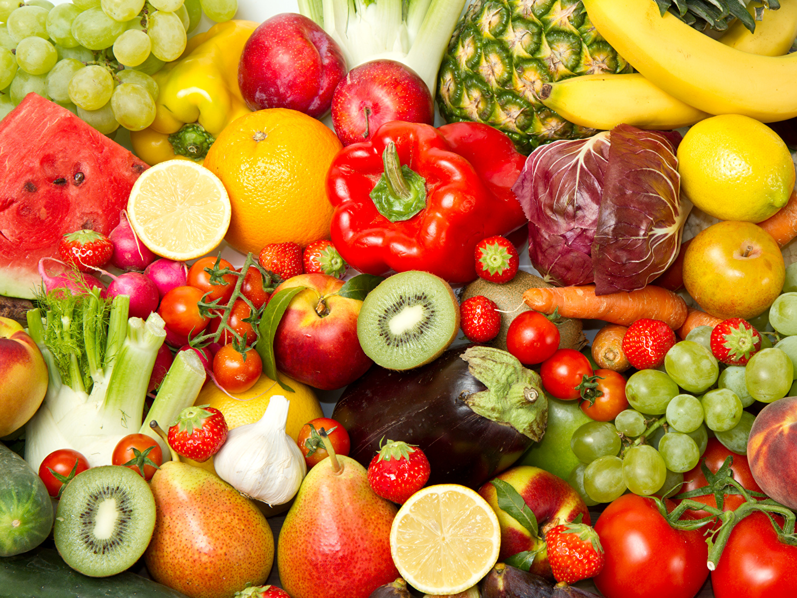 И овощ и ягода 4. Овощи и фрукты. Фрукты овощи яркие. Овощи, фрукты, ягоды. Свежие овощи и фрукты.