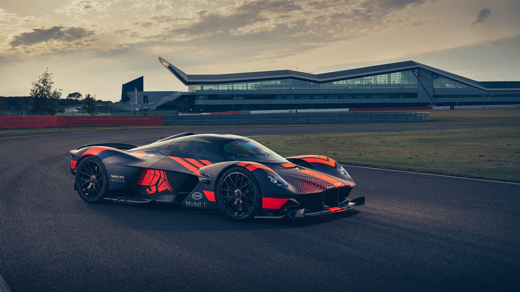 Aston Martin Valkyrie am RB 001