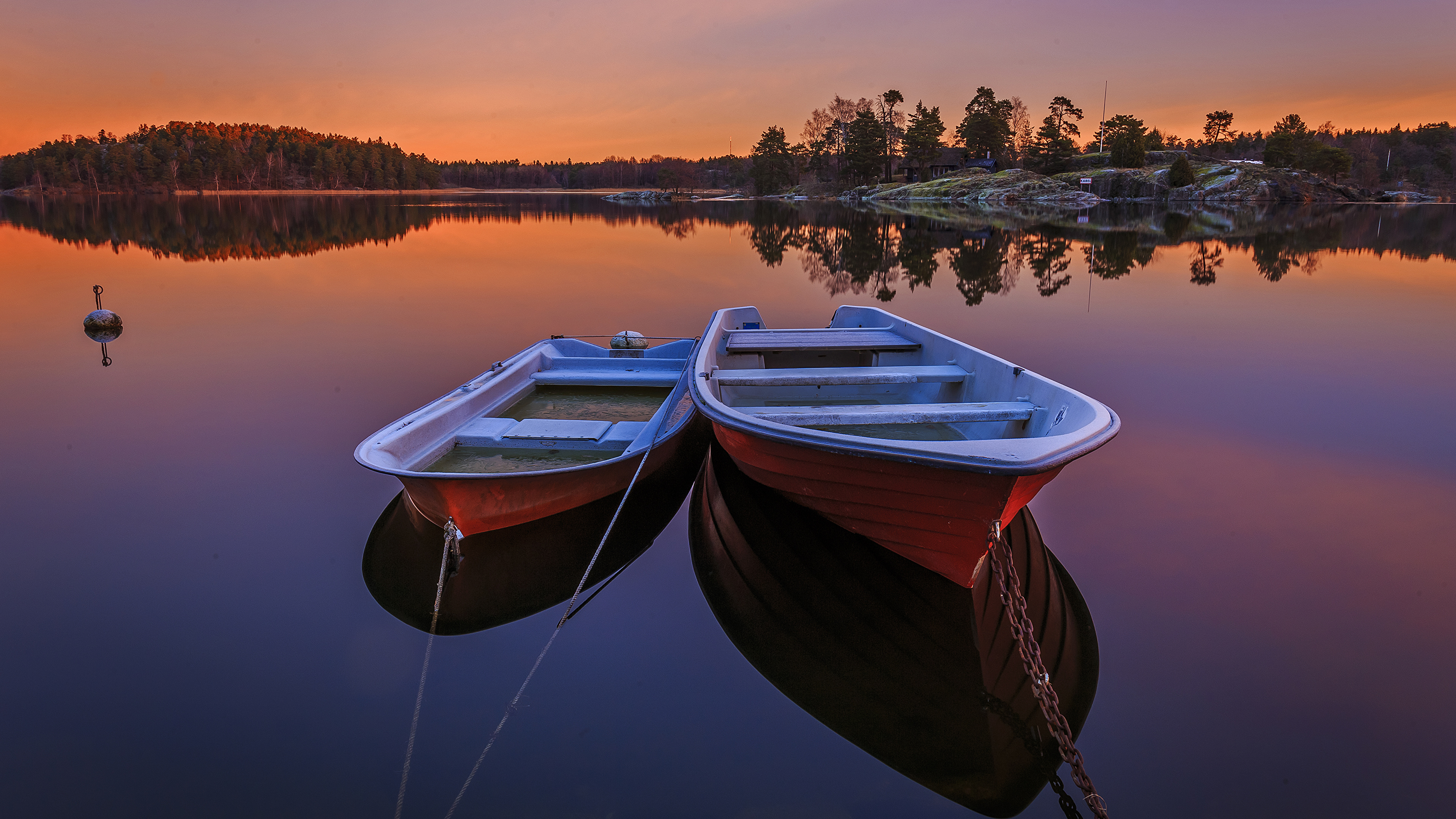 Лодка алей. Речные лодки "River Boats". Лодка на озере. Река закат лодка.