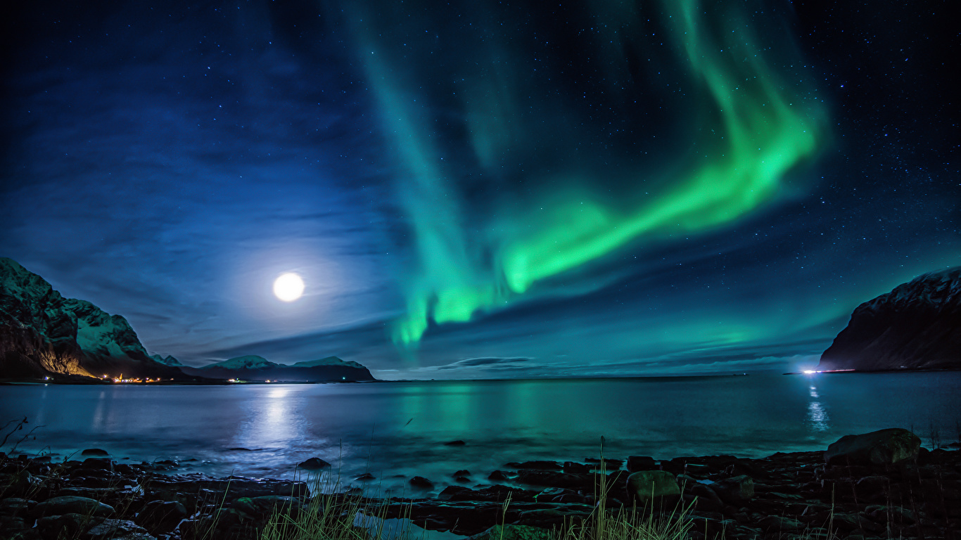 壁紙 1366x768 ノルウェー ロフォーテン諸島 川 風景写真 オーロラ 夜 月 自然 ダウンロード 写真