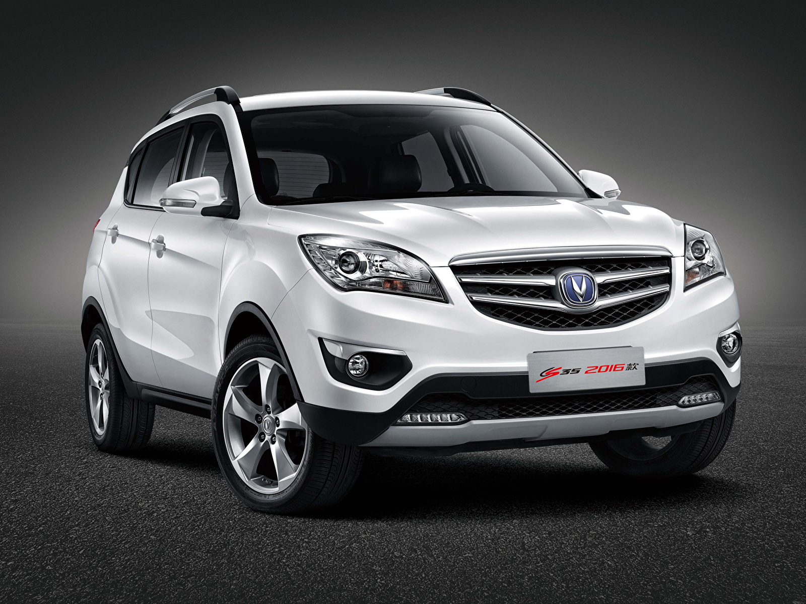 Фото китайский Changan CS35 белые машина 1600x1200