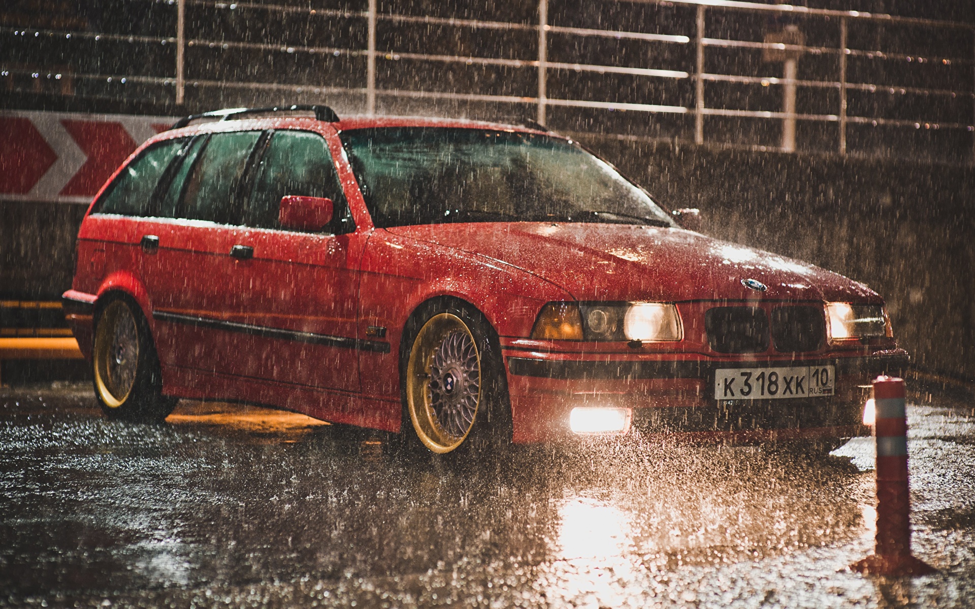 Картинки BMW e36 красные Дождь Капли Автомобили 1920x1200