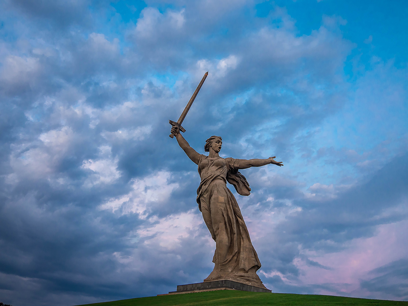 Photo Volgograd Russia Monuments The Motherland Calls 1600x1200