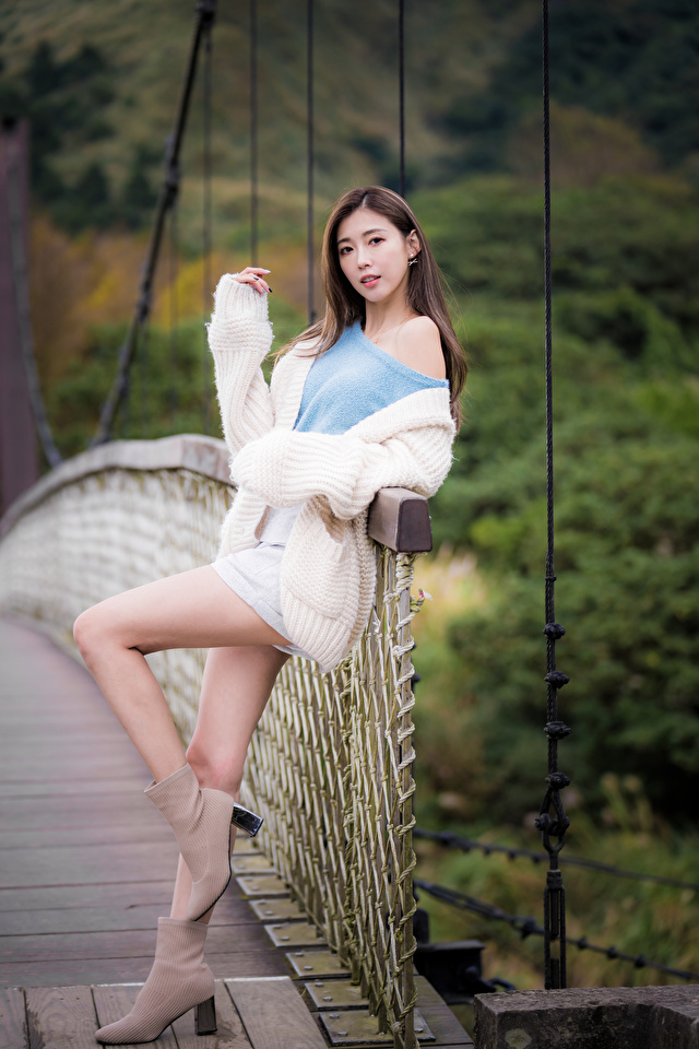 Foto Pose Mädchens Bein asiatisches Blick 640x960 für Handy posiert junge frau junge Frauen Asiaten Asiatische Starren