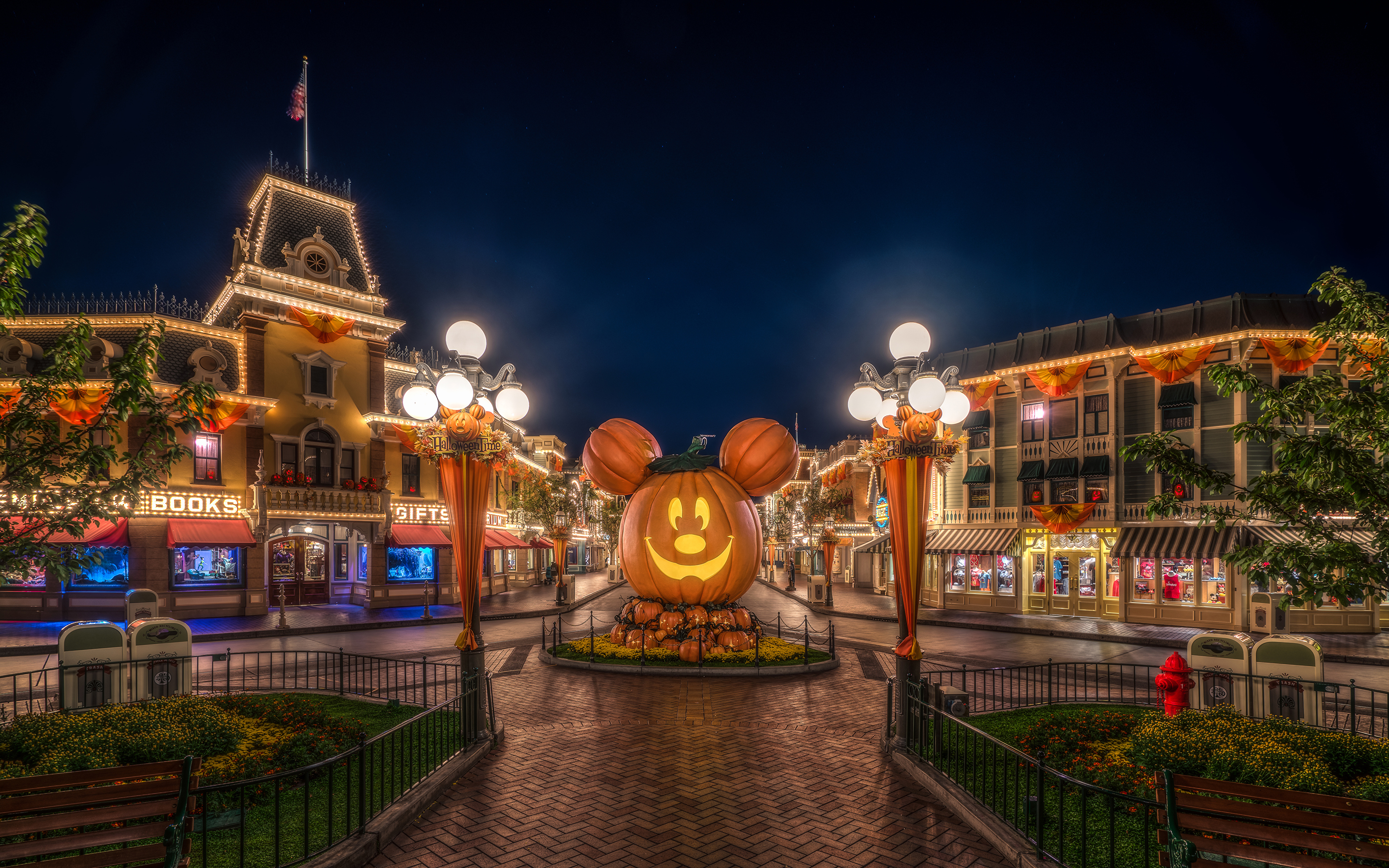 壁紙 3840x2400 アメリカ合衆国 公園 ディズニーランド 住宅 カボチャ ハロウィン 夜 ハイダイナミックレンジ合成 デザイン カリフォルニア州 アナハイム 街灯 都市 ダウンロード 写真