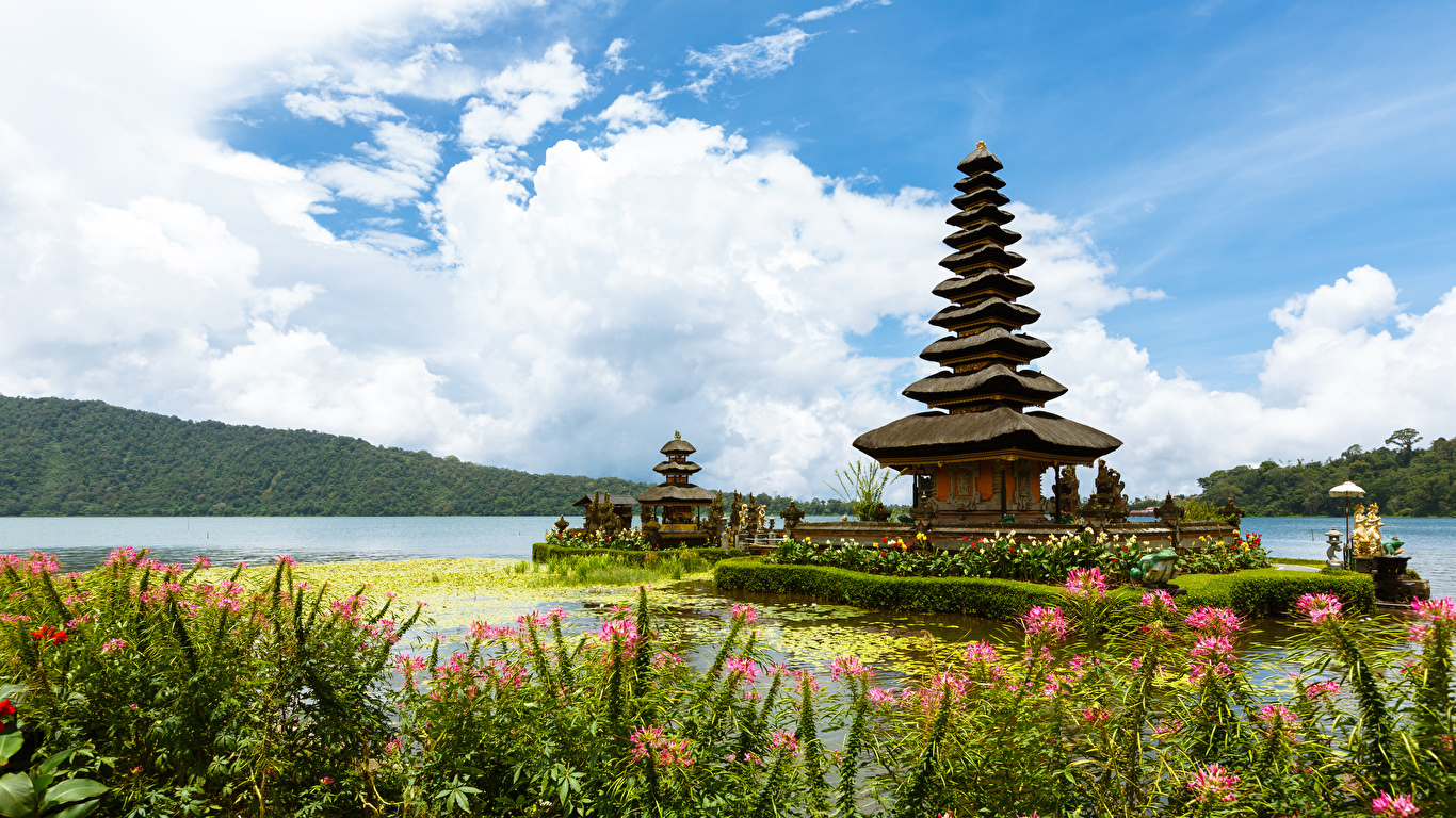 Foto Indonesien Ulun Danu Beratan Temple Bali Tempel Flusse Städte 1366x768 Fluss