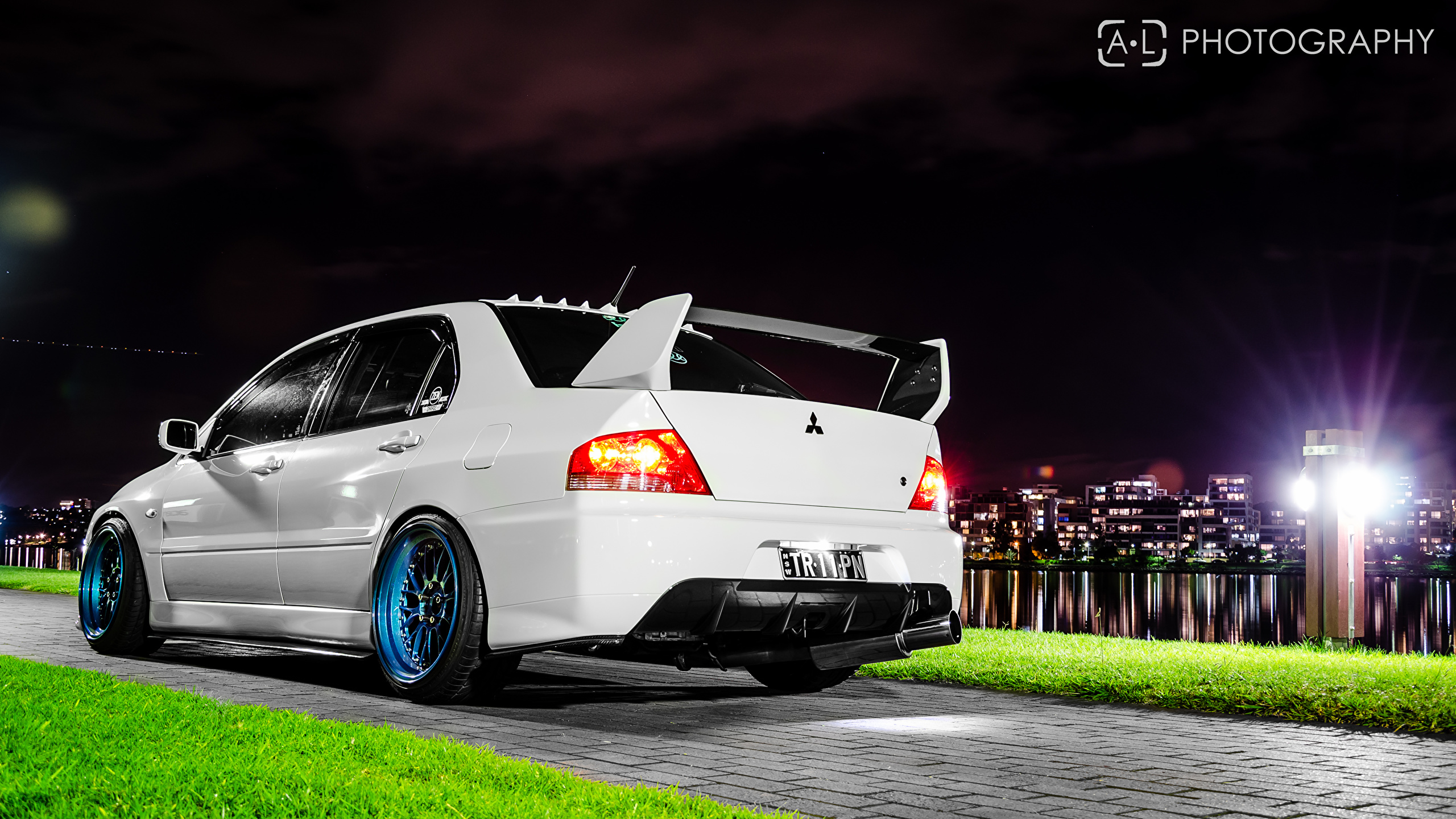 Картинка Mitsubishi Lancer Evolution белых Сзади машина 2560x1440