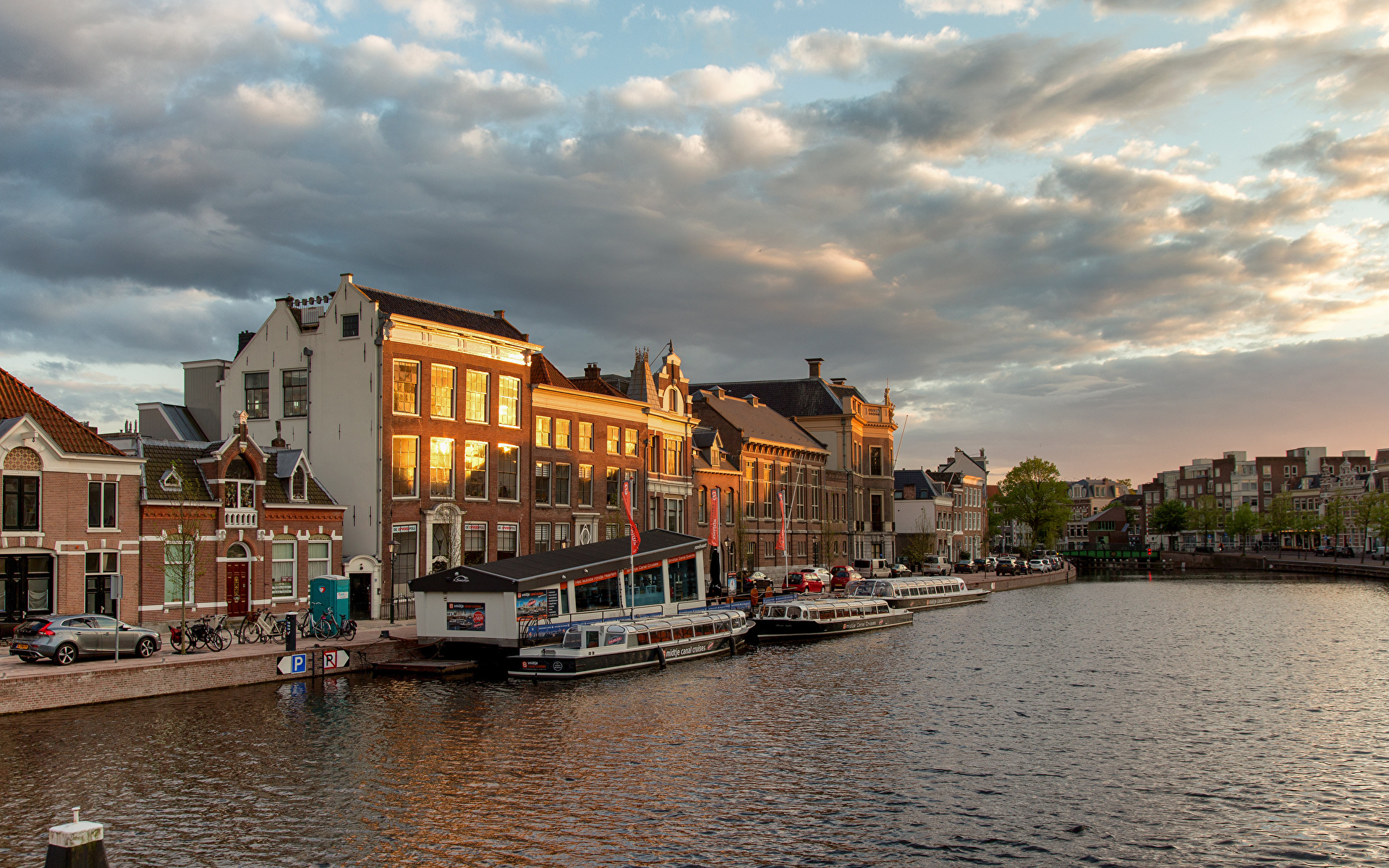 Photos Netherlands Spaarne river, Haarlem Riverboat Rivers 1920x1200