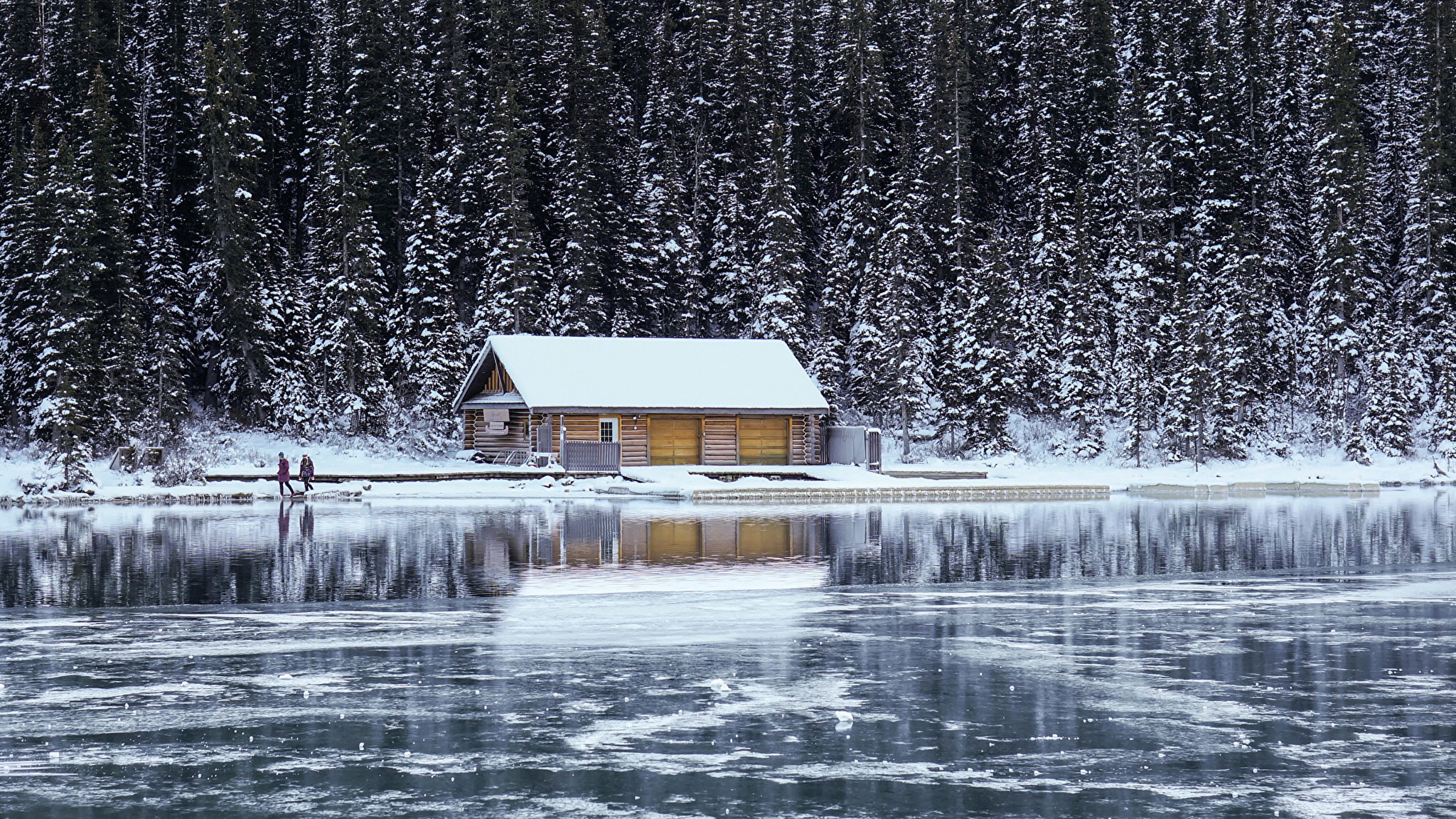 Зима на берегу озера. ЭКОДОМ штат Вашингтон (Пьюджет-саунд). Зимний домик. Домик в лесу у озера. Дом в лесу у озера.