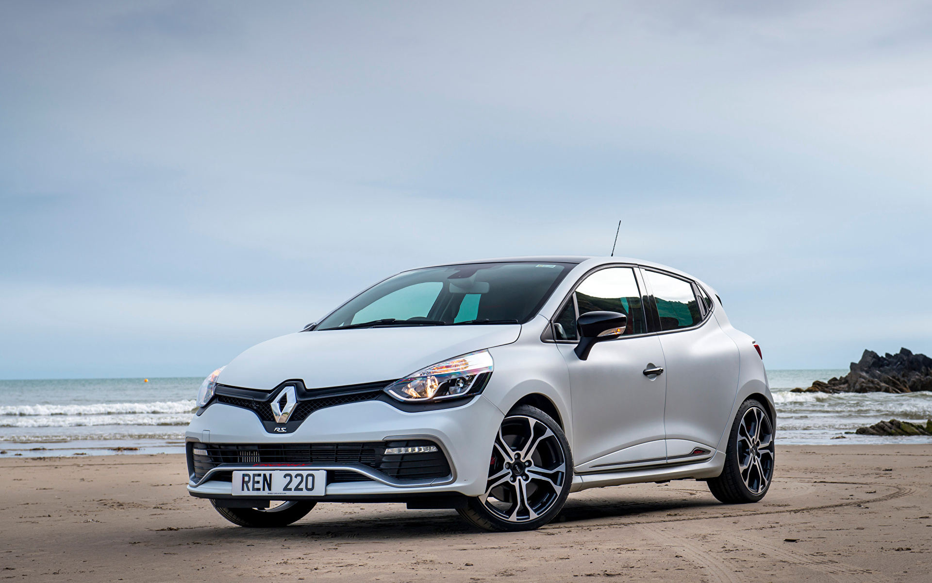 Картинка Рено Trophy 2015 Renaultsport Clio белая машины 1920x1200