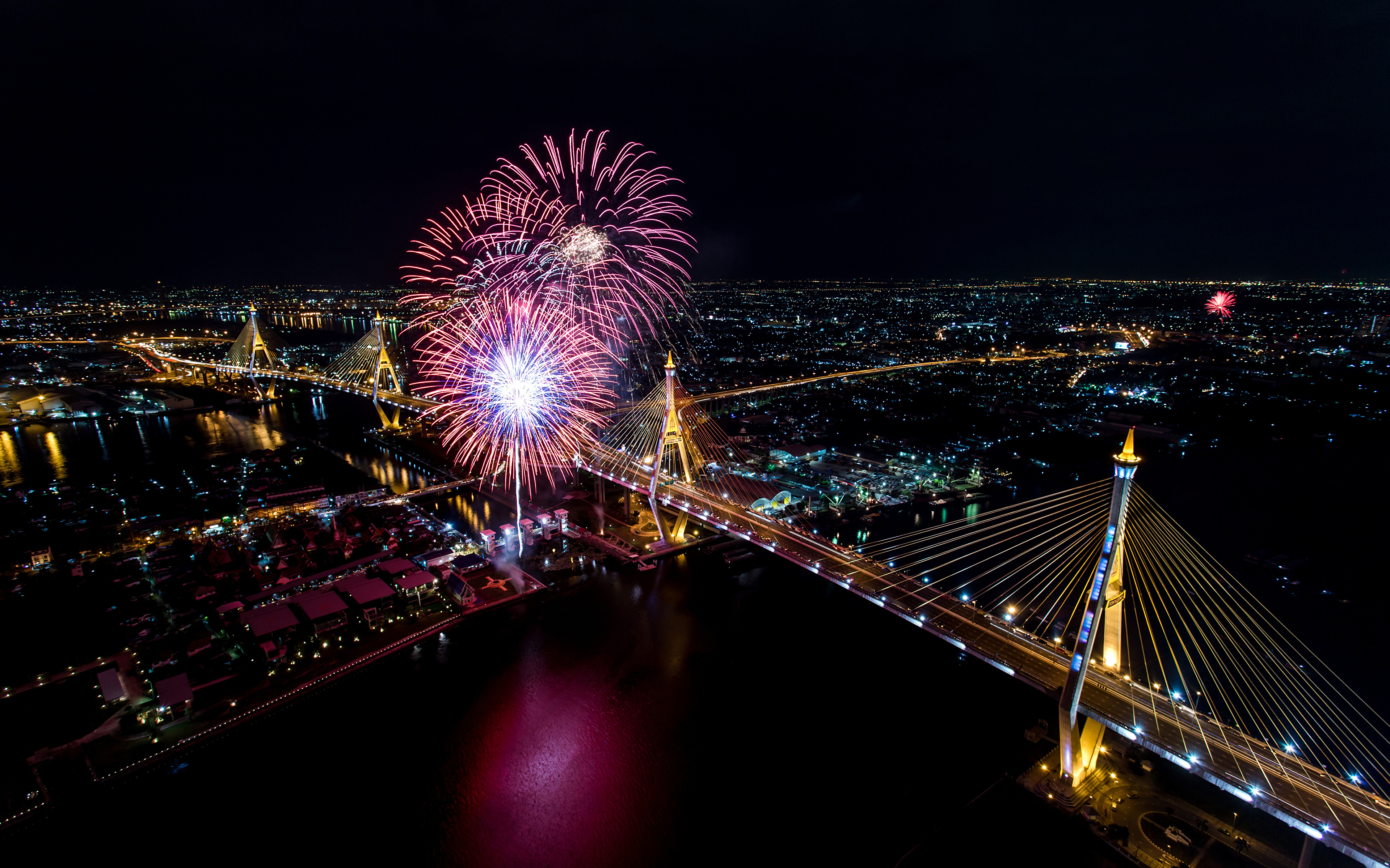 壁紙 3840x2400 バンコク タイ王国 住宅 川 花火 橋 夜 上から 都市 ダウンロード 写真