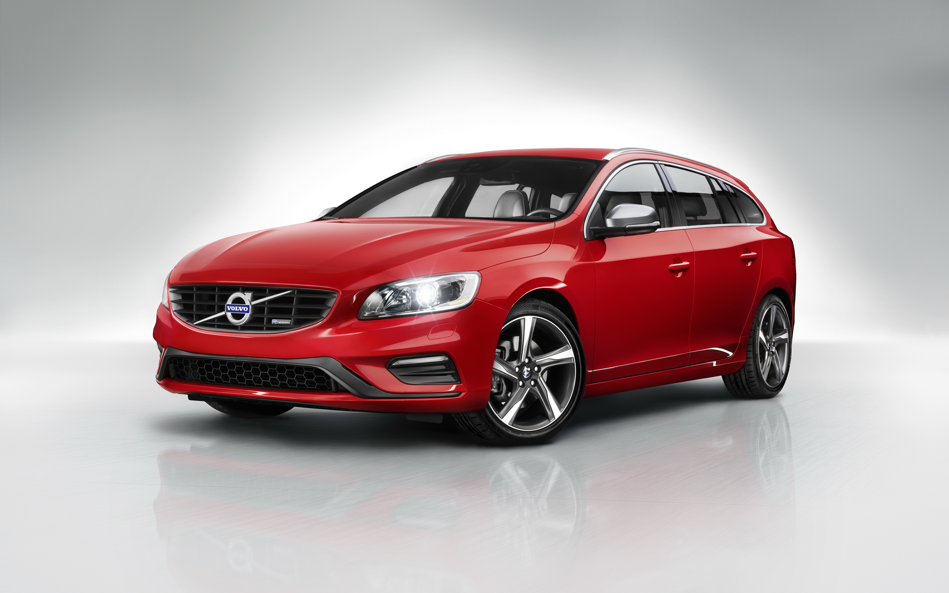 Надежная легковая машина. Volvo v60. Volvo v60 2014. Volvo v60 Red. Вольво s60.