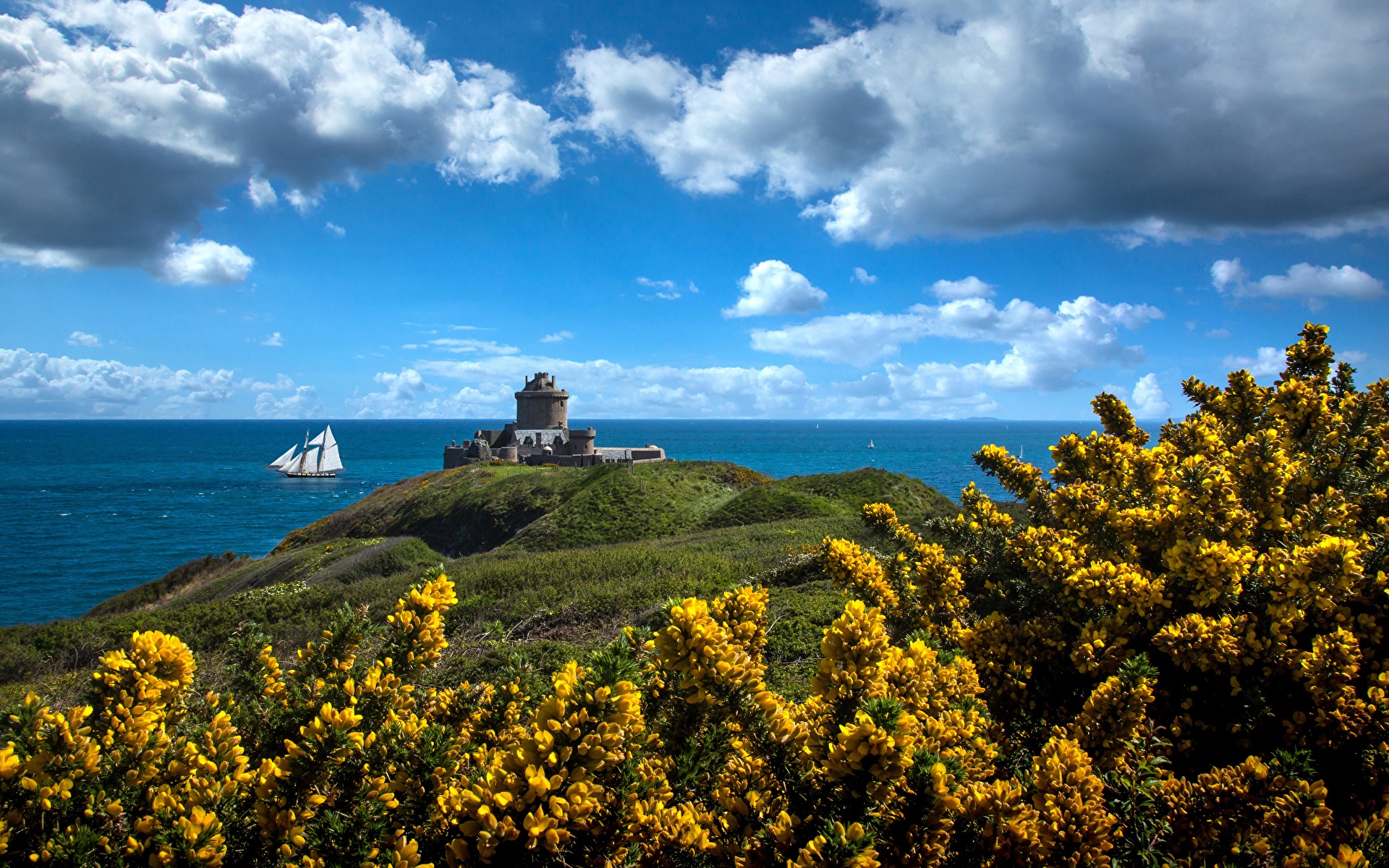 壁紙 19x10 フランス 海岸 空 要塞 Brittany Fort La Latte 雲 自然 ダウンロード 写真