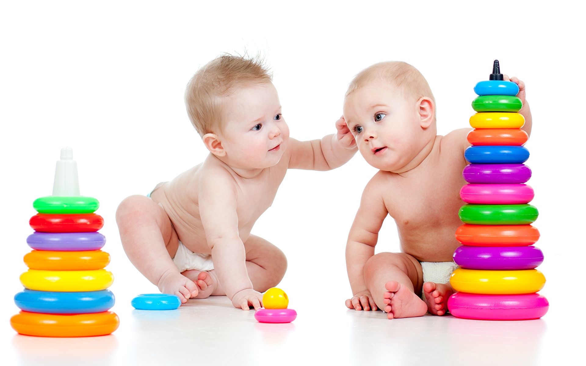 Foto baby barn Två 2 leksak 1920x1200 Spädbarn Barnen Leksaker