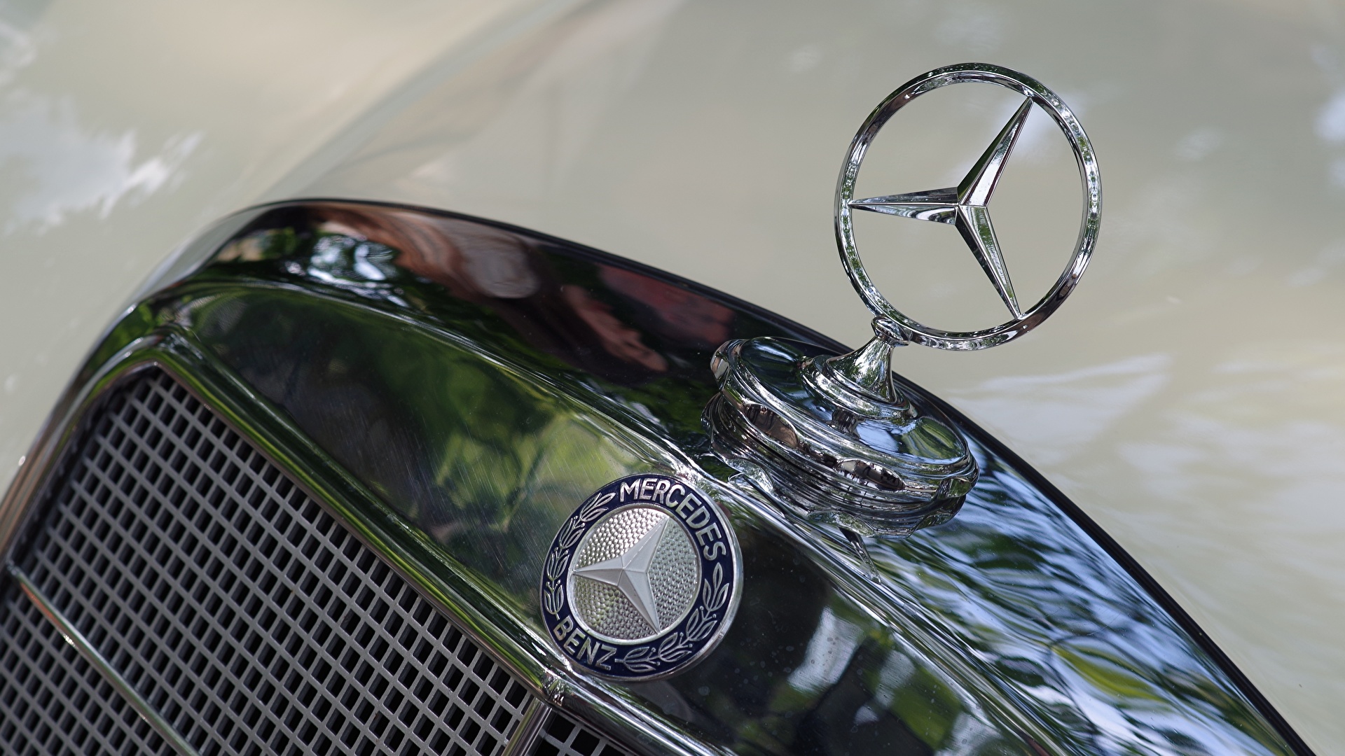 Desktop Wallpapers Mercedes-Benz Logo Emblem hood Cars 1920x1080