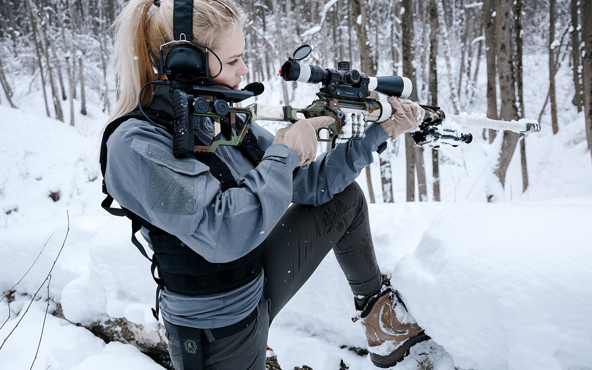 壁紙 19x10 スナイパーライフル 冬 Dvl 10 M2 Urbana 狙撃手 ブロンドの女の子 ヘッドフォン ポーズ 少女 陸軍 ダウンロード 写真
