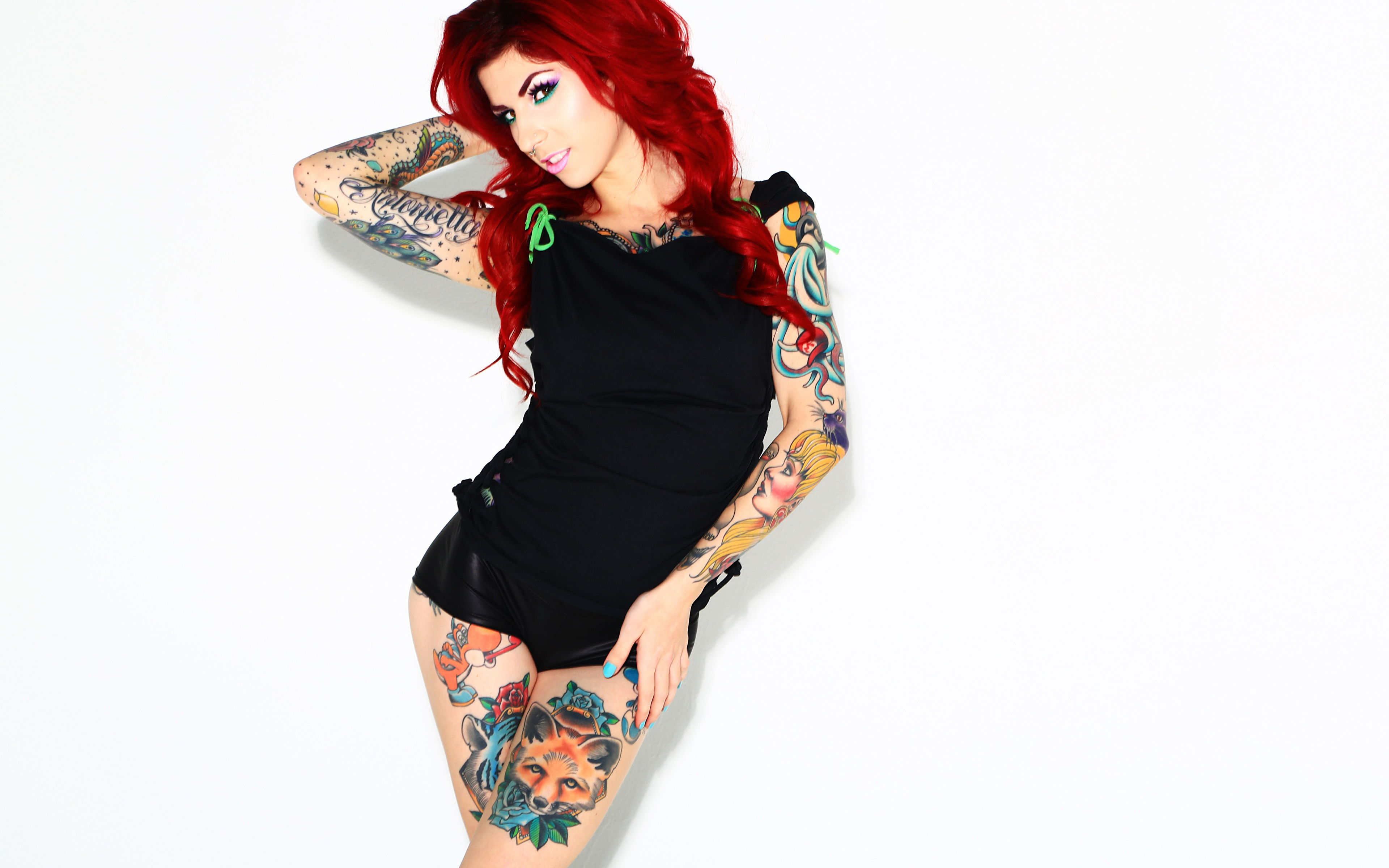 Рыжая девушка с татуировкой (68 фото)