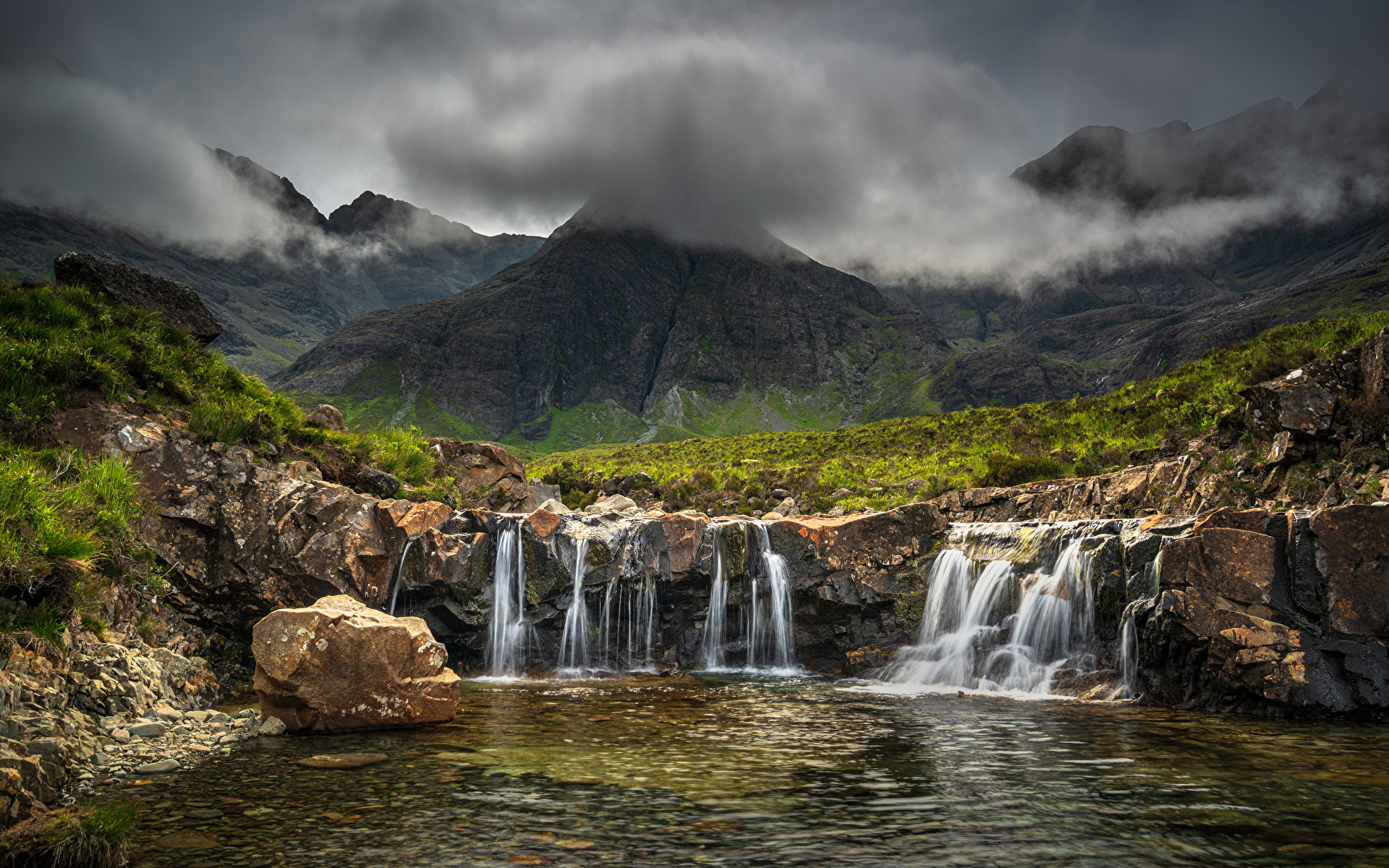 Sfondi Scozia Isle of Skye Natura Montagne Pietre Nuvole 1920x1200 montagna Nubi
