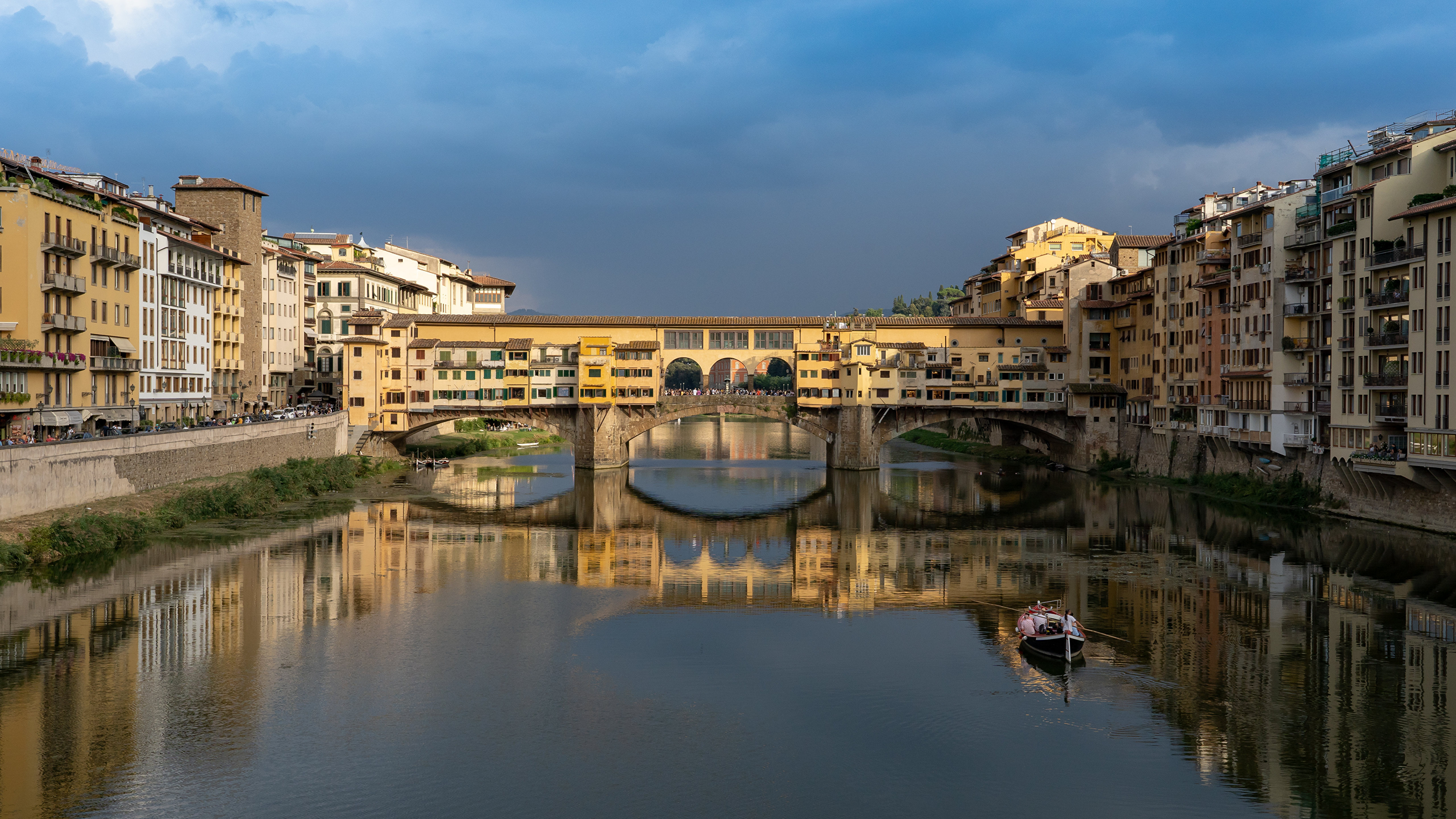 壁紙 3840x2160 イタリア フィレンツェ 住宅 川 橋 ボート Ponte Vecchio Bridge 都市 ダウンロード 写真
