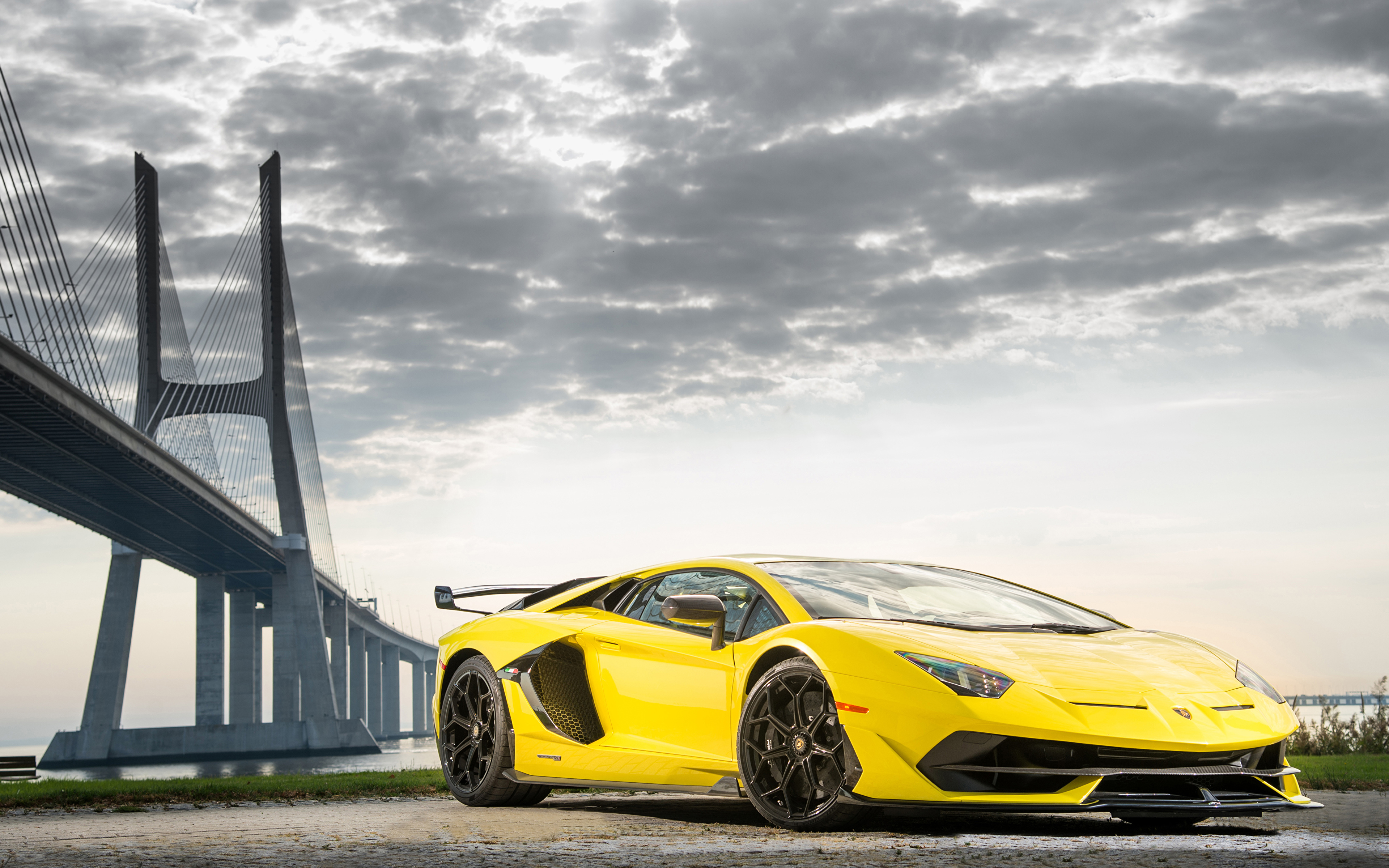 Обои для рабочего стола Lamborghini Aventador желтая авто 3840x2400