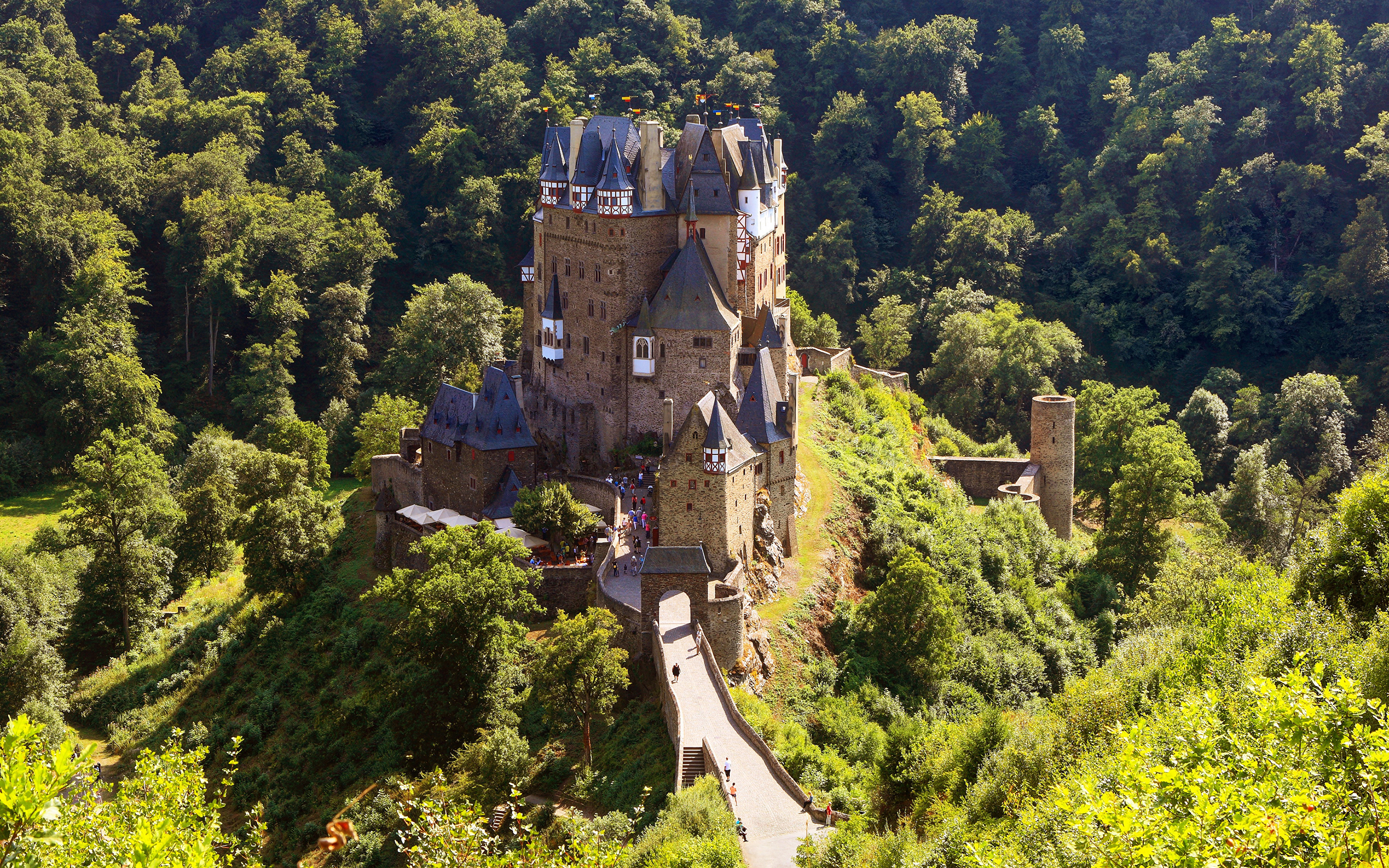 Х замков. Германия замок замок Эльц. Замок Эльц Бавария. Burg Eltz Германия. Замок Эльц HD.