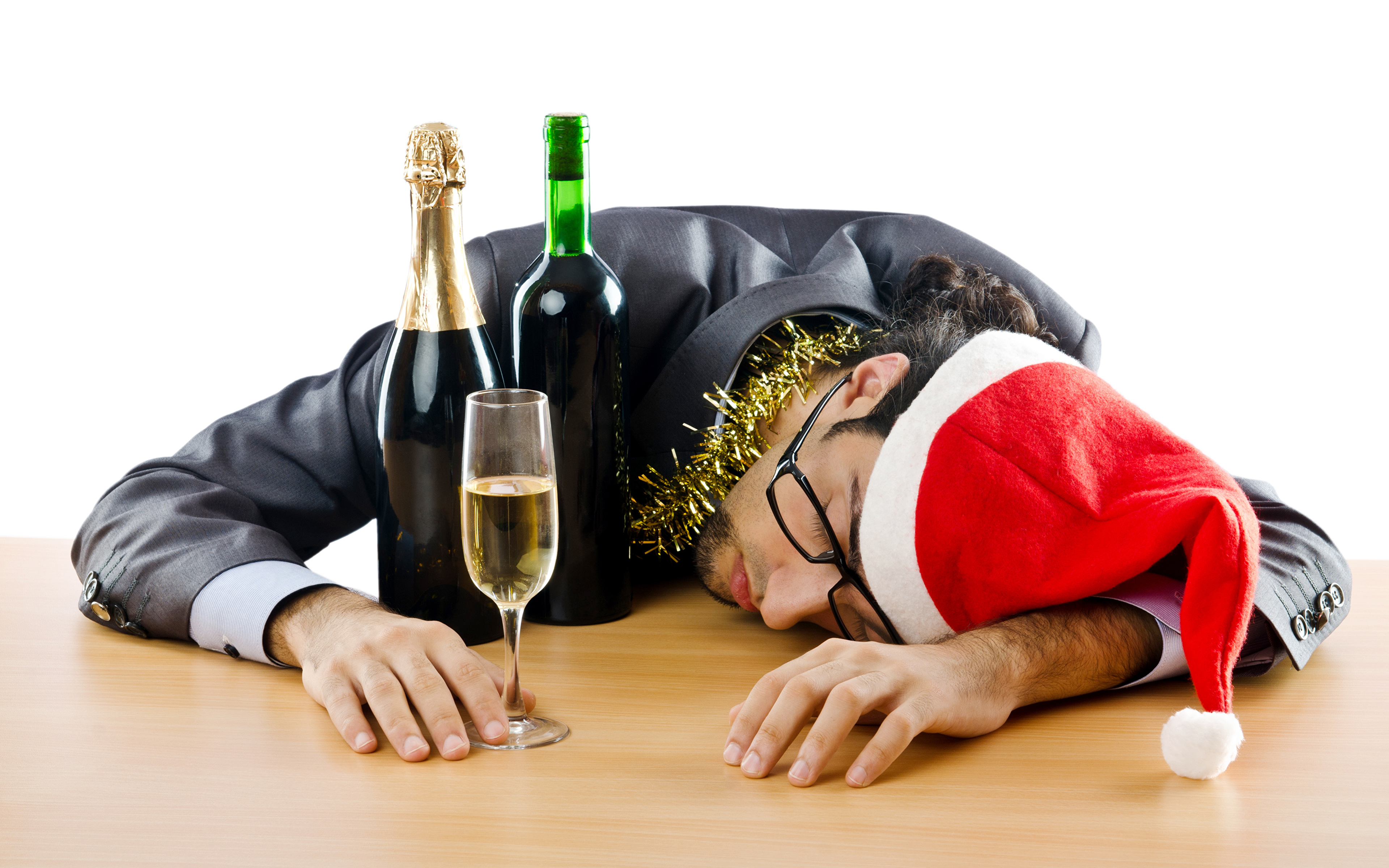 Мужчине после пьянки. Новый год алкоголь. Новогоднее похмелье. Похмелье после нового года. Новый год пьянка.