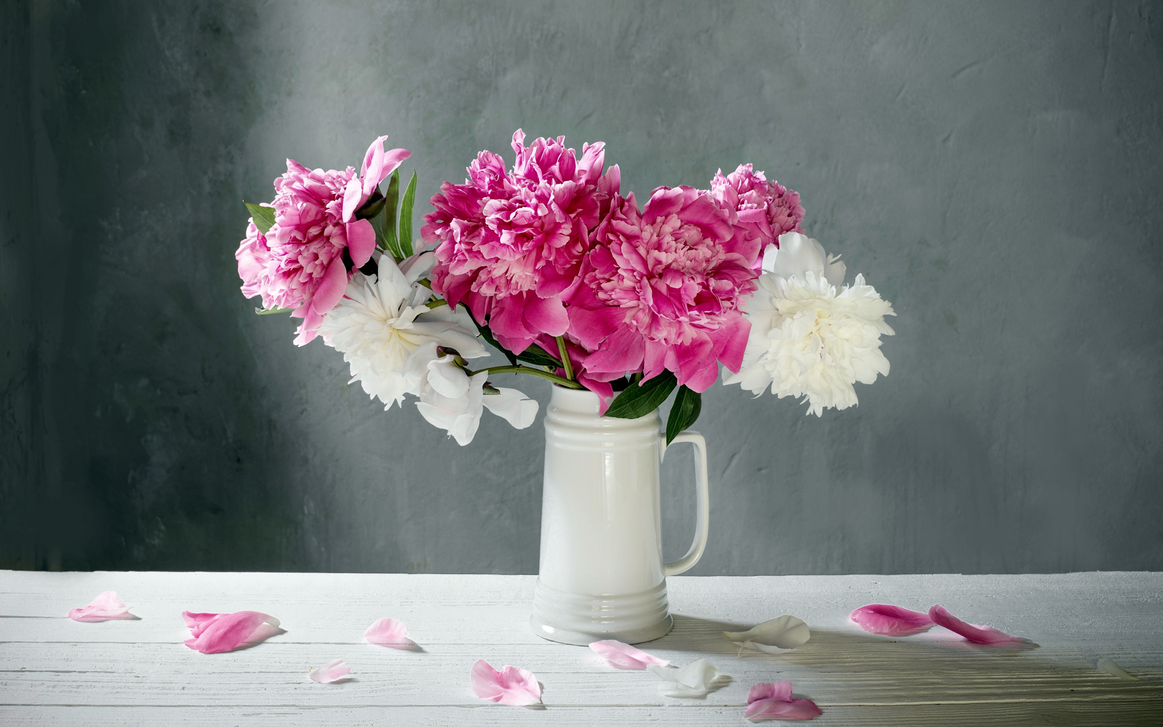 Photos White Petals Pink color peony flower Vase 3840x2400