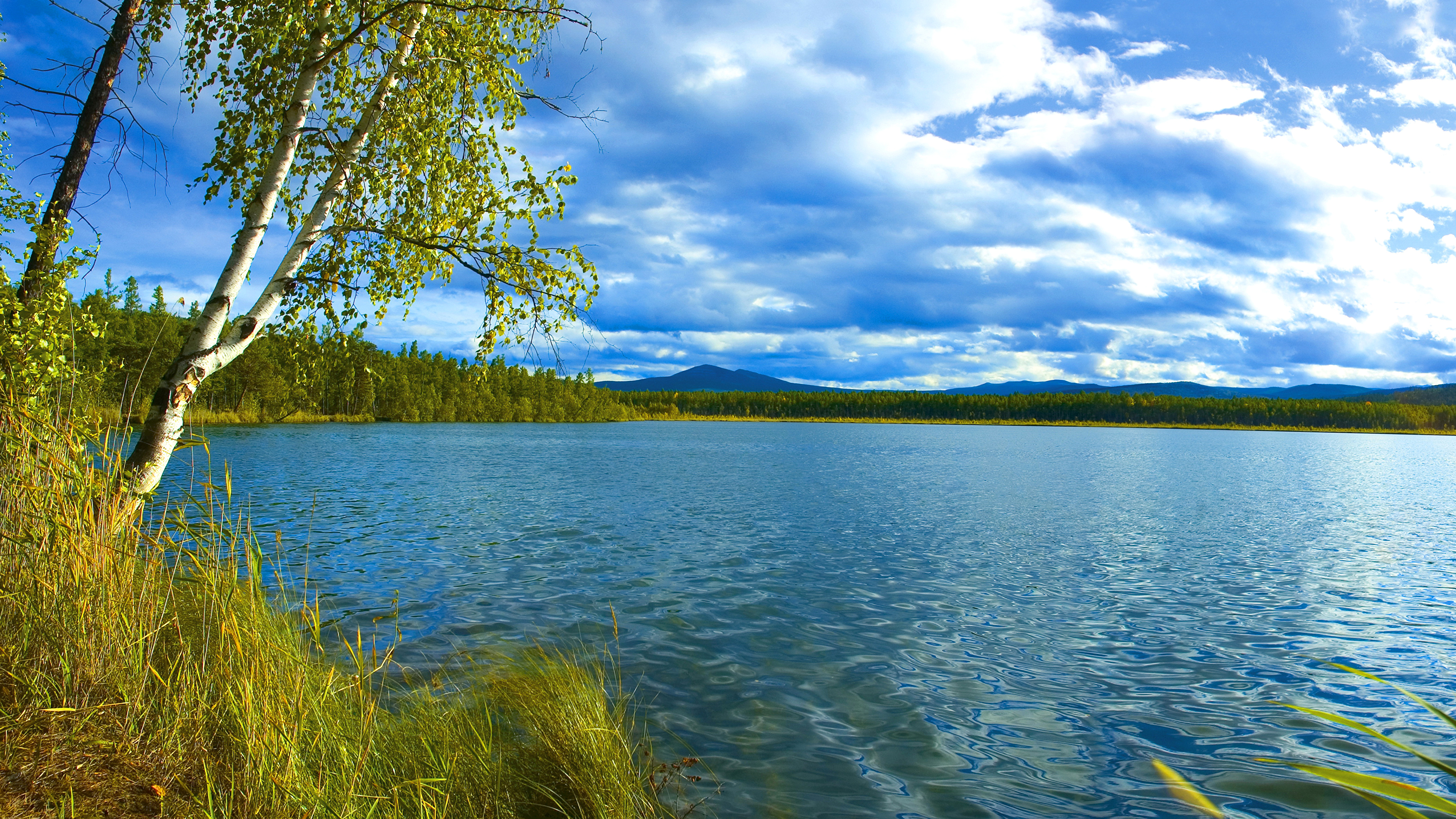 壁紙 3840x2160 ロシア 風景写真 湖 空 Baikal 木 草 自然 ダウンロード 写真