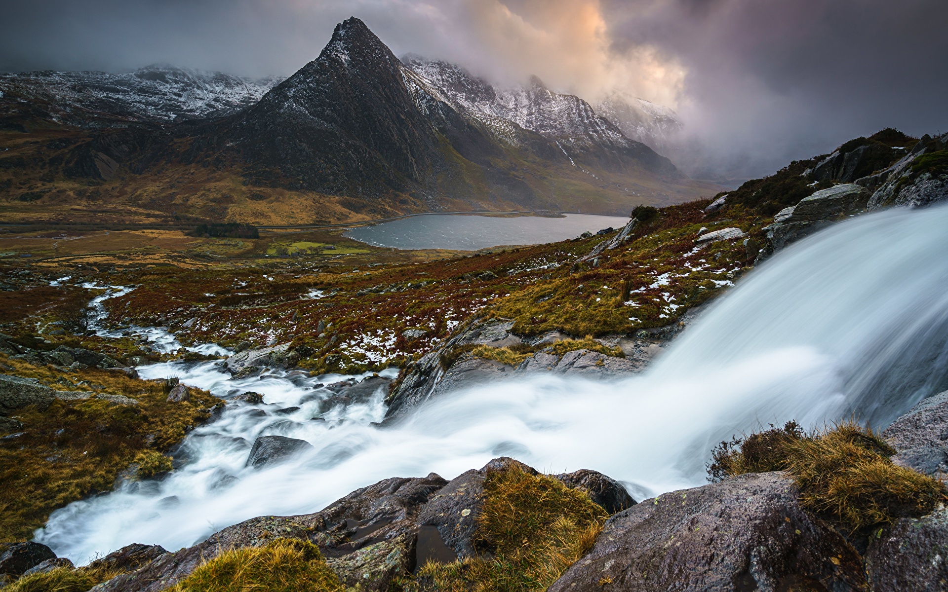 壁紙 19x10 石 滝 山 イギリス 風景写真 Snowdonia National Park Gwynedd 雲 ウェールズ 自然 ダウンロード 写真