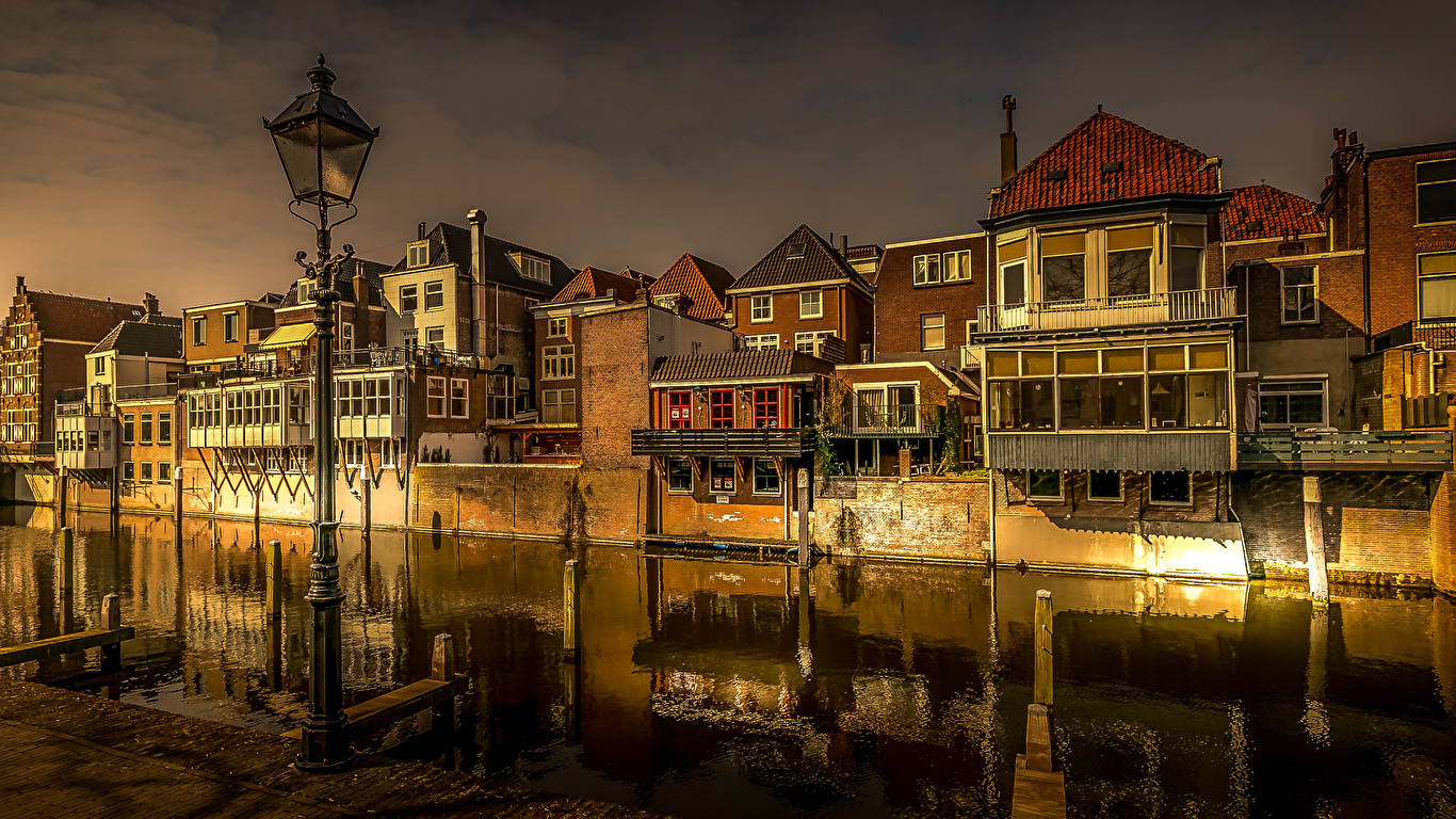 Photo Netherlands Gorinchem Canal Evening Street lights 1366x768