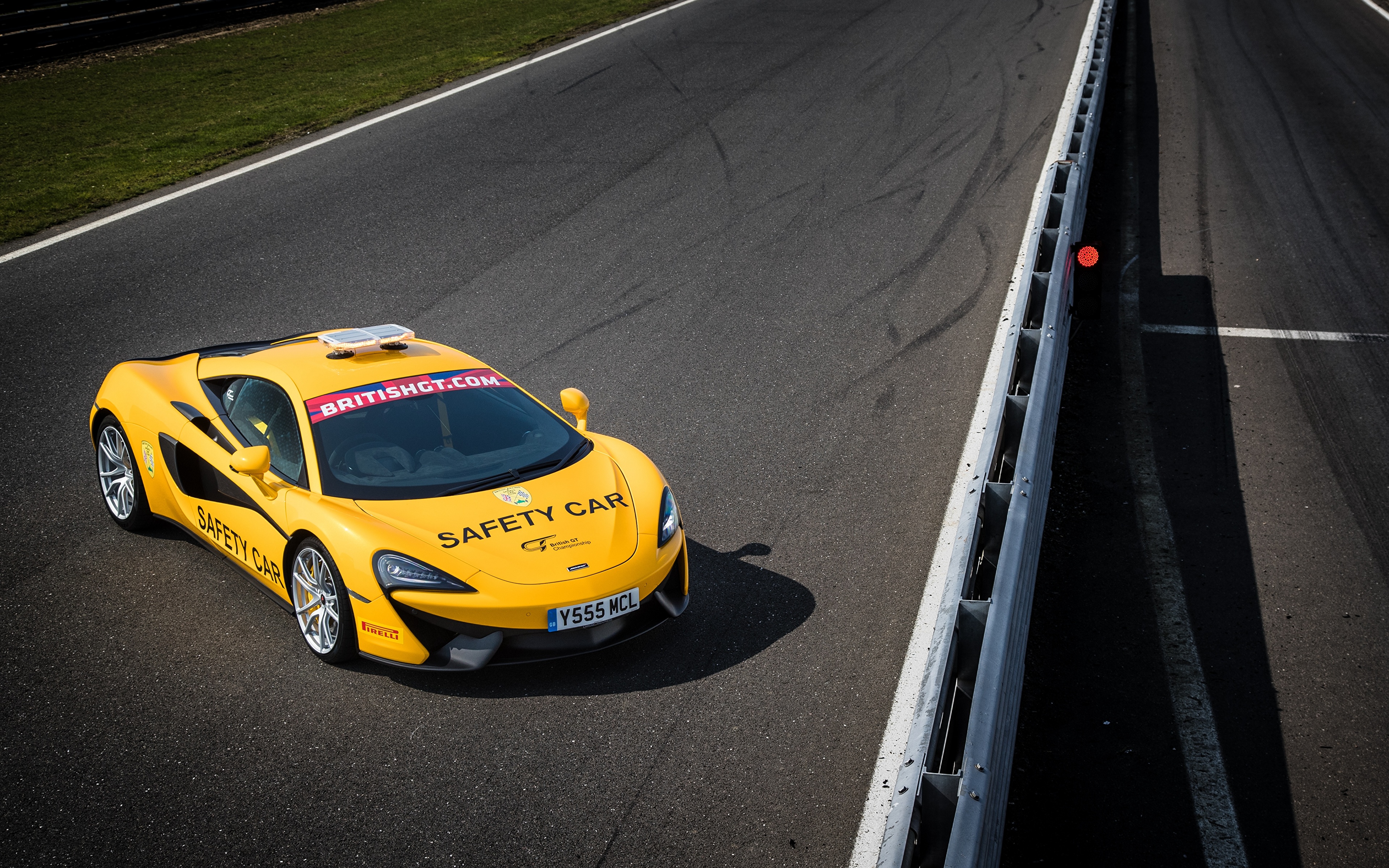 Tapety na pulpit Tuning McLaren 2017 540C Coupe Safety Car Żółty samochód 3840x2400 Samochody