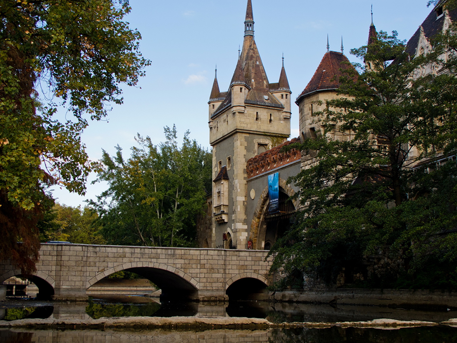 Desktop Wallpapers Budapest Hungary Vajdahunyad Castle 1600x1200