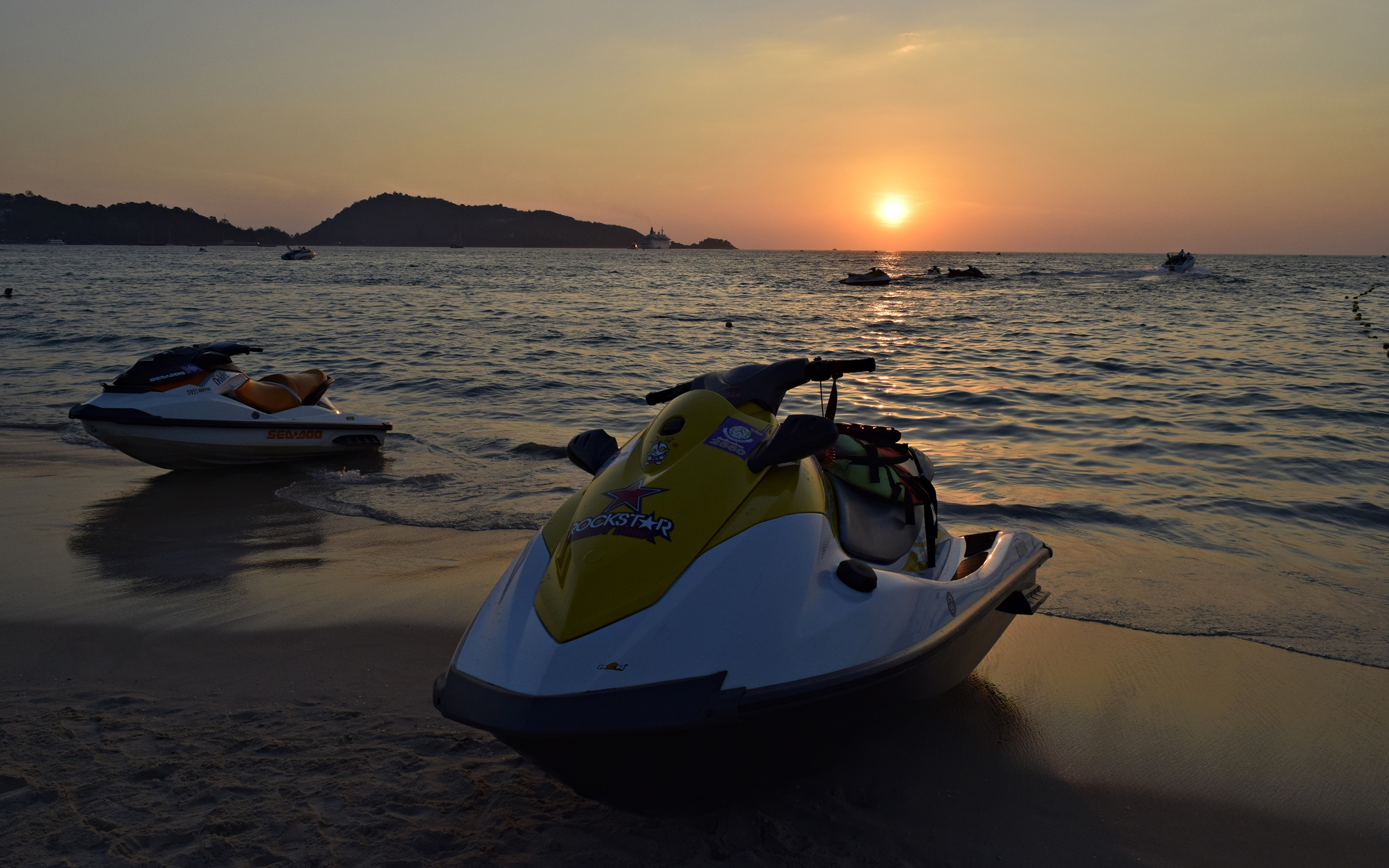 壁紙 3840x2400 朝焼けと日没 海 水上オートバイ ビーチ 太陽 自然 ダウンロード 写真