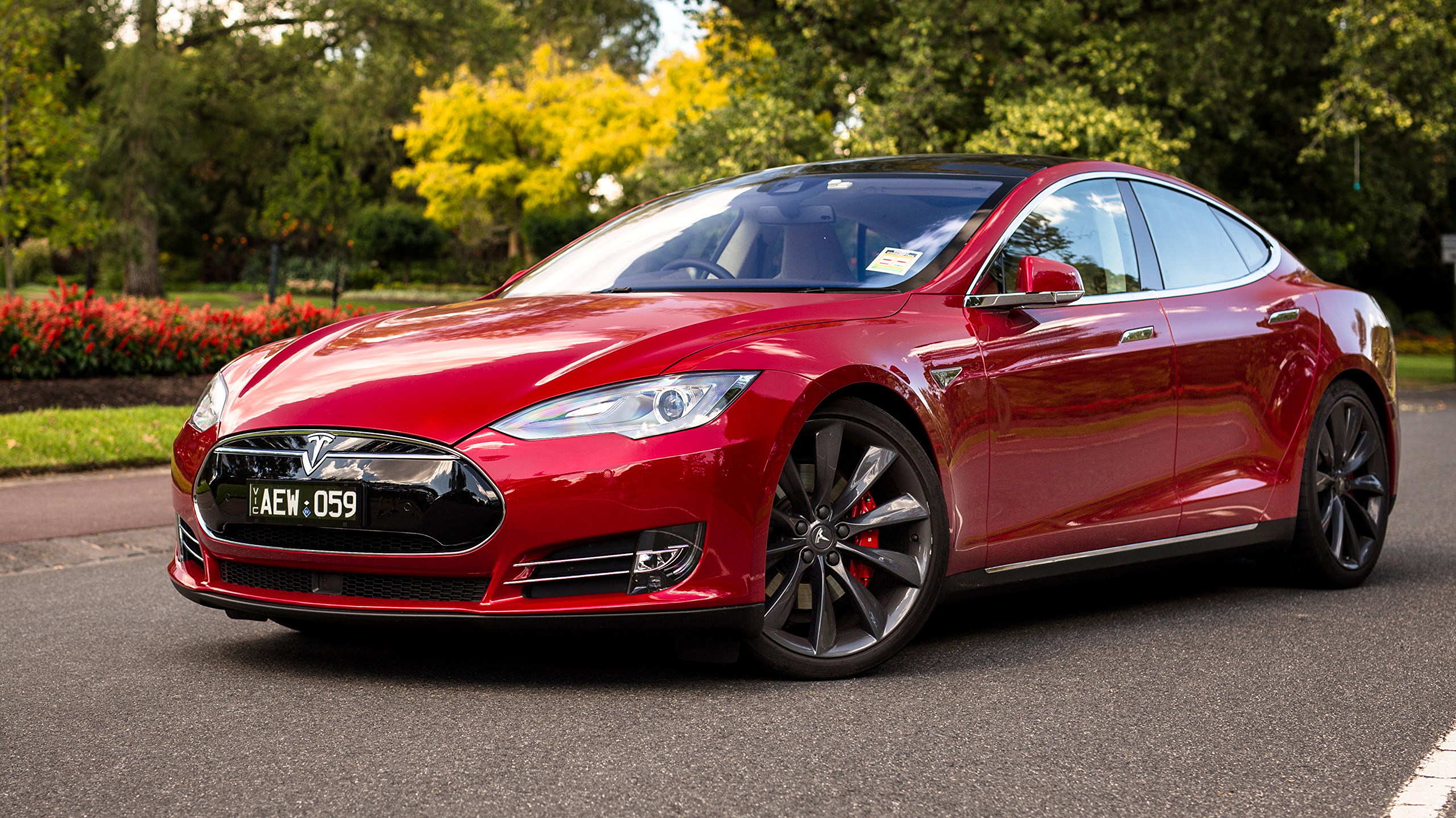 Картинки Тесла моторс 2014-16 Model S P85D красная машина 2560x1440