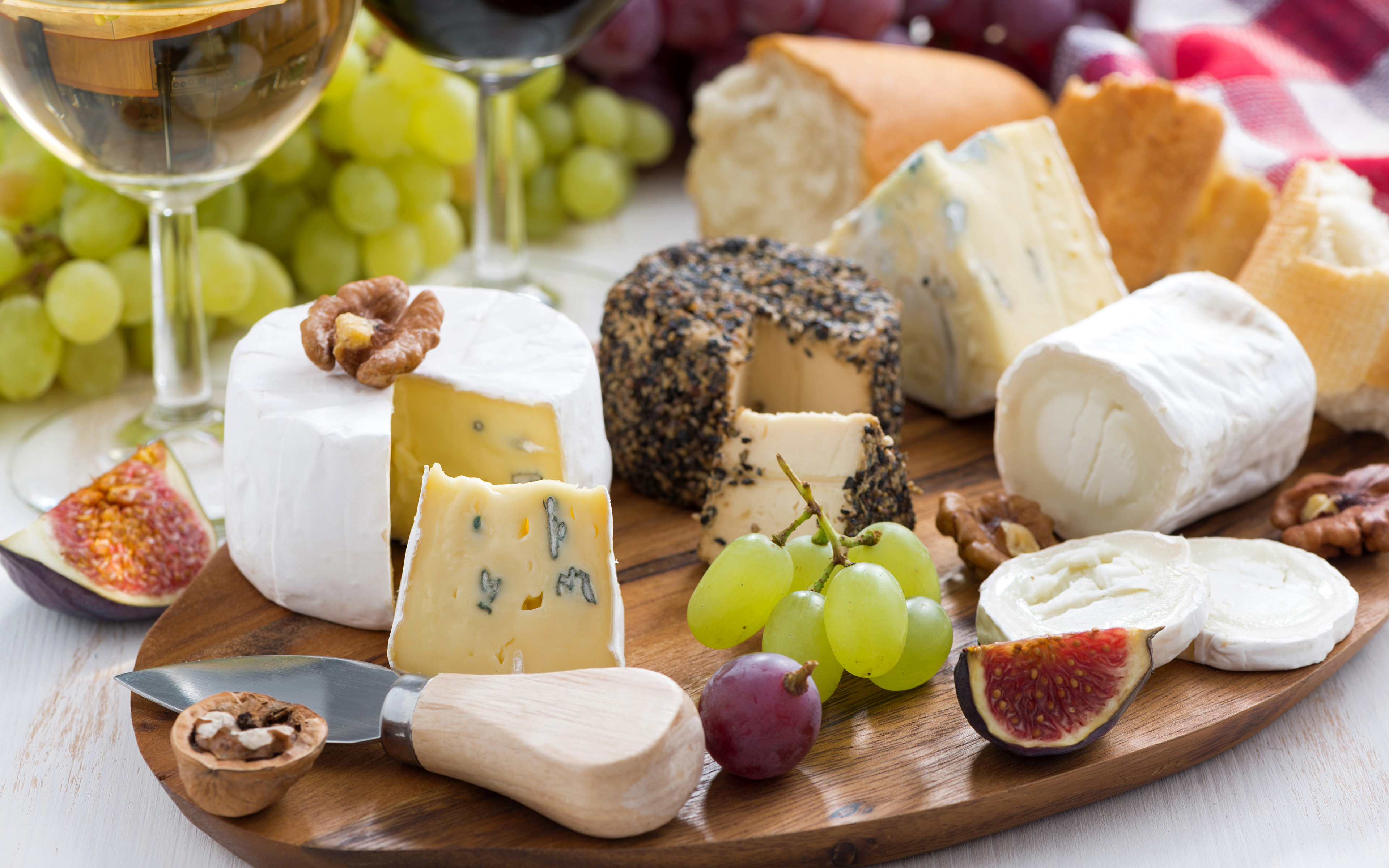 Сыр вино санкт петербург. Сыр. Сырная тарелка. Вино и сыр. Французские сыры.