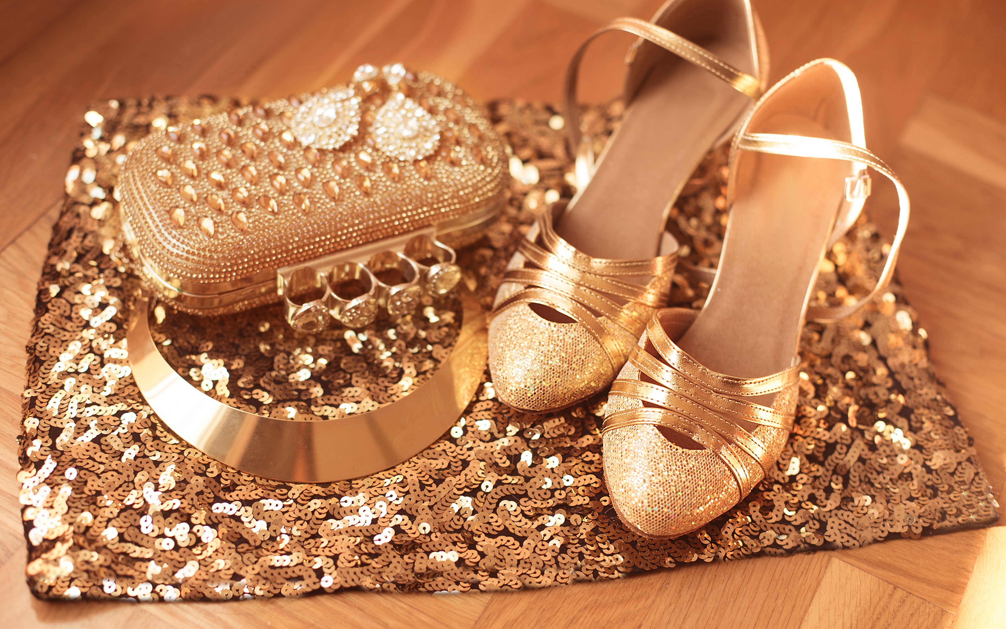 Leather high-heeled pumps in gold color - BRAVOMODA