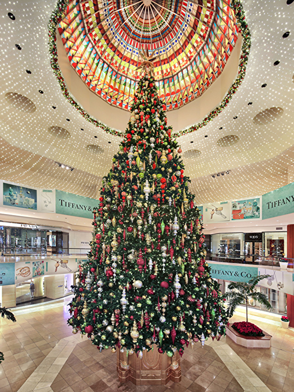 Image USA New year South Coast Plaza Christmas tree Ceiling 600x800
