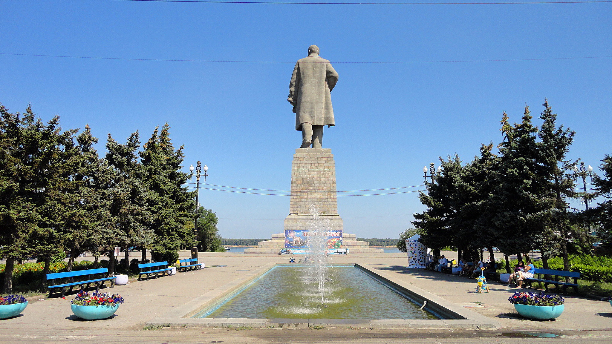 Ленина волгоградская. Ленин Красноармейский район Волгоград. Волгоград монумент Ленина Красноармейский район. Памятник Ленину в Волгограде. Памятник Ленину Волгоград Красноармейский район.