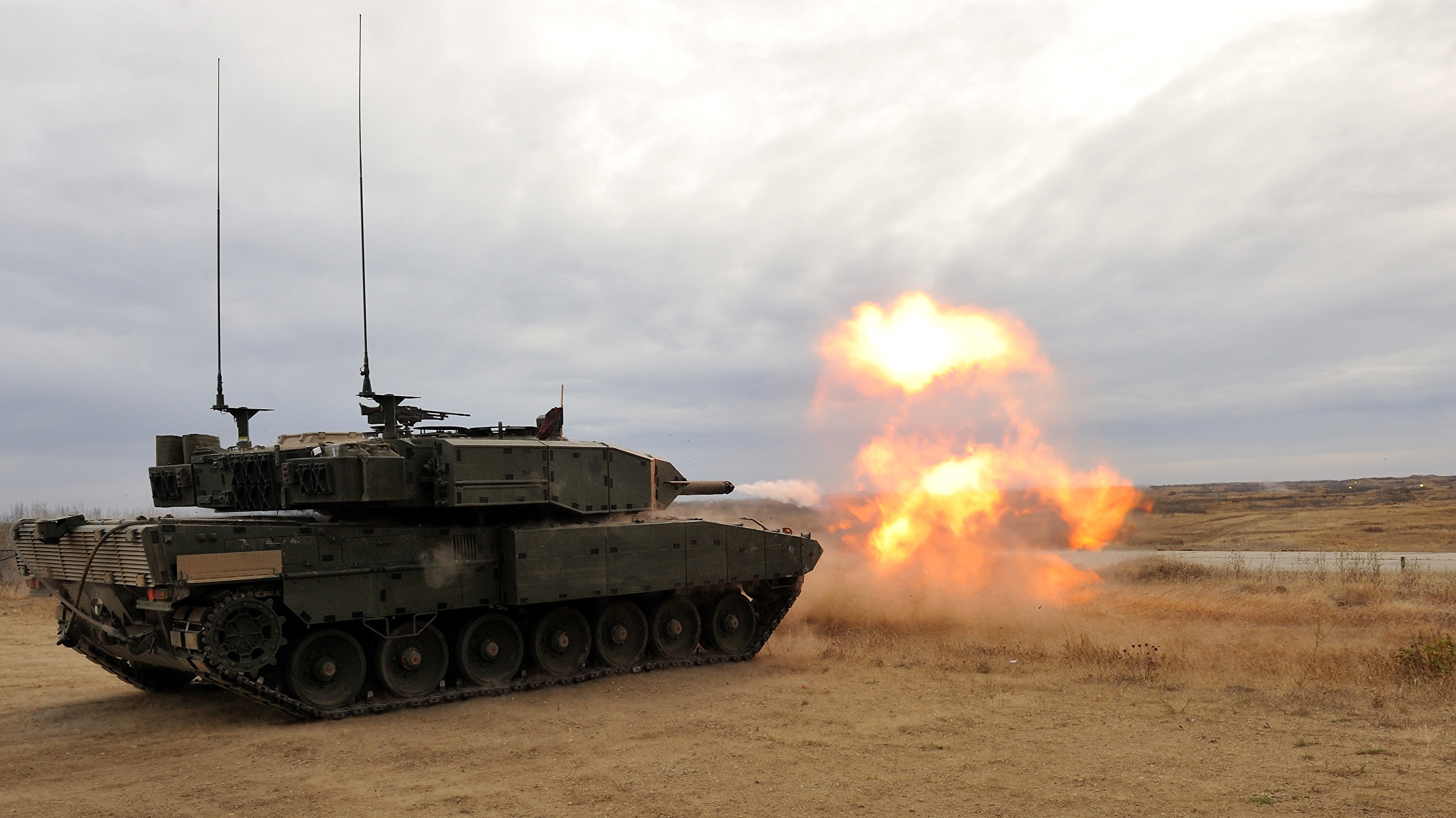 Image Army Tanks Leopard 2 Leopard 2A6M Firing 2560x1440