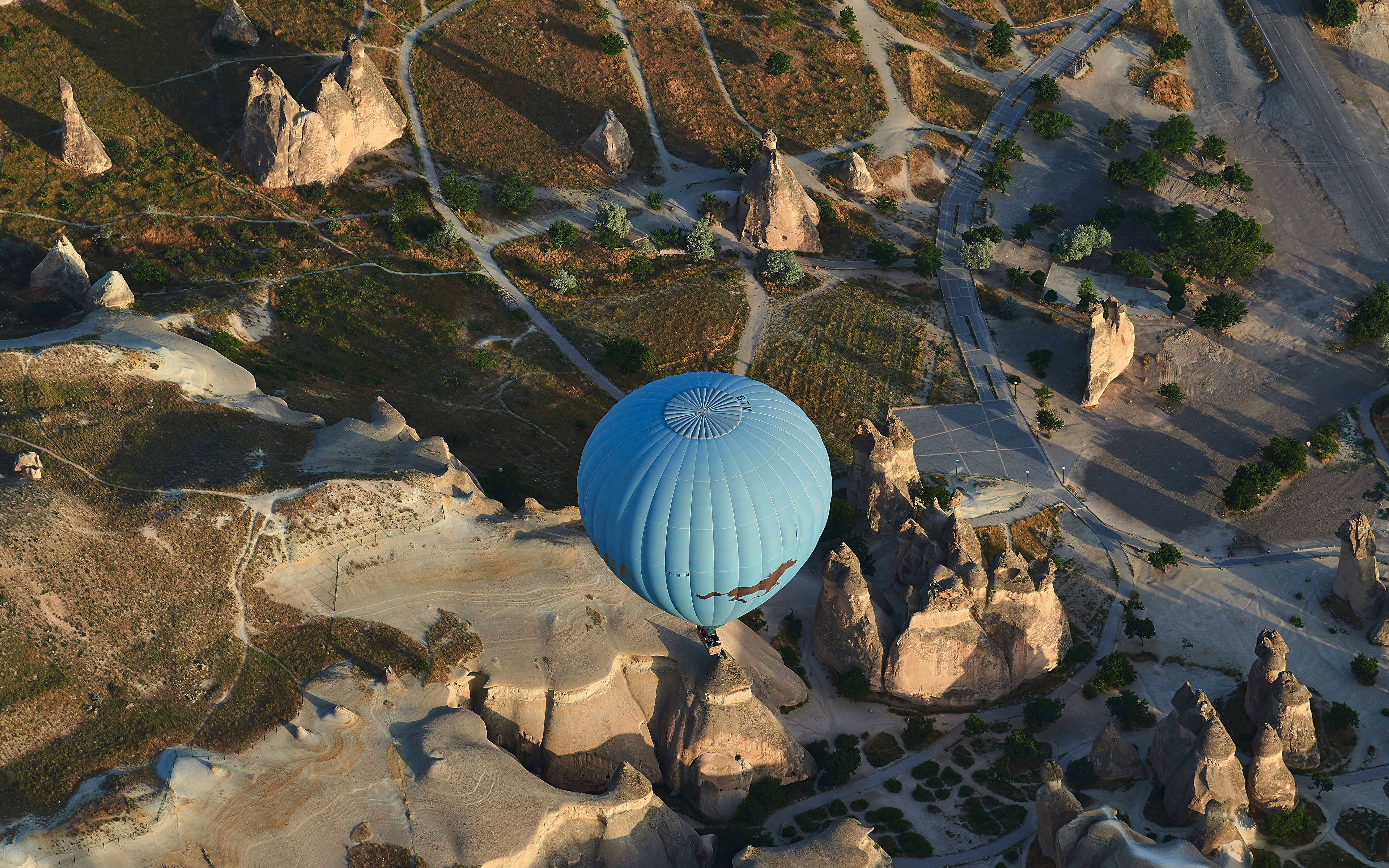 Картинки Турция аэростат Cappadocia скалы Природа Сверху 3840x2400 Воздушный шар Утес скале Скала