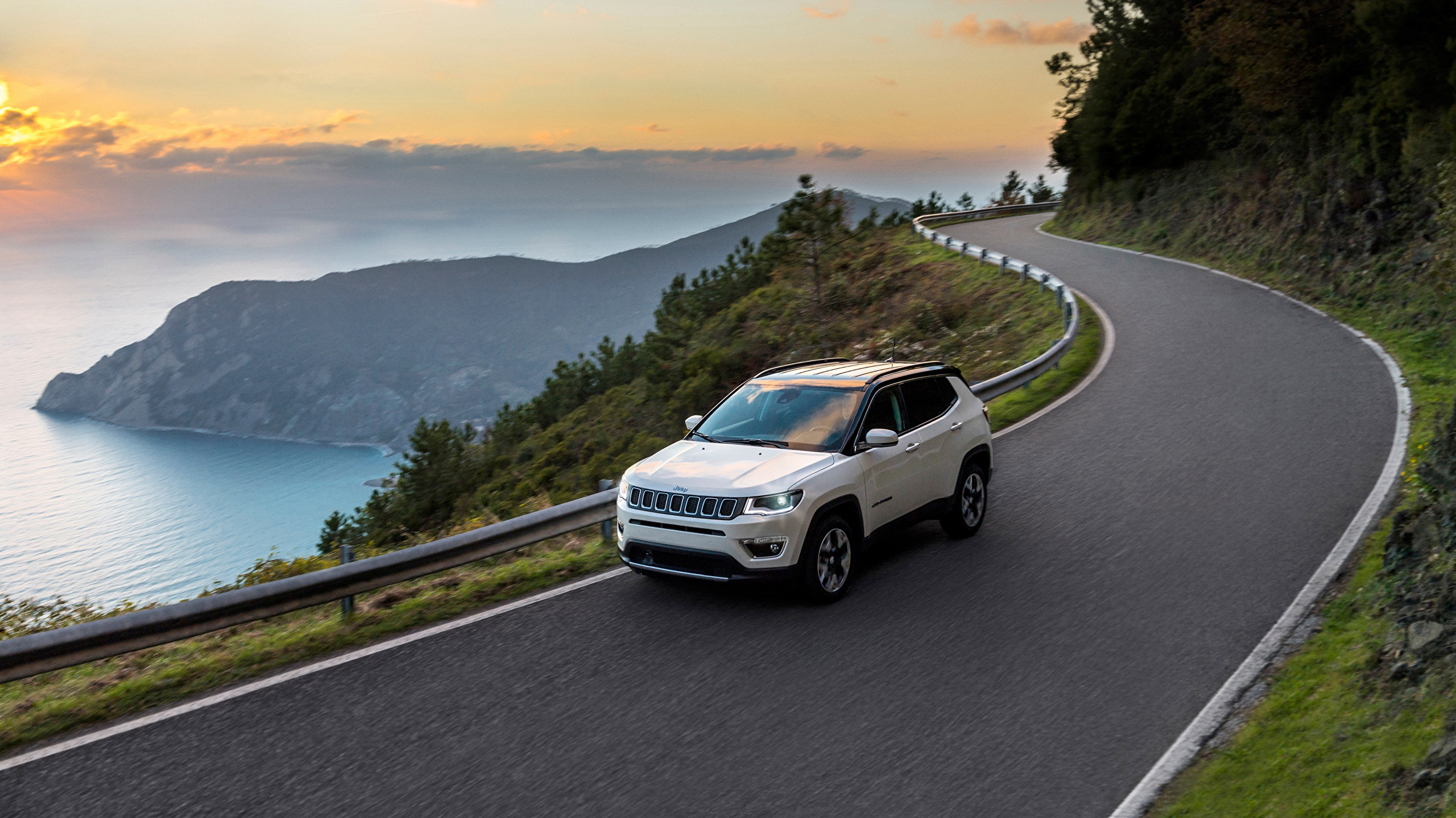 Фотографии Jeep 2017 Compass Limited белые Дороги Движение 2560x1440