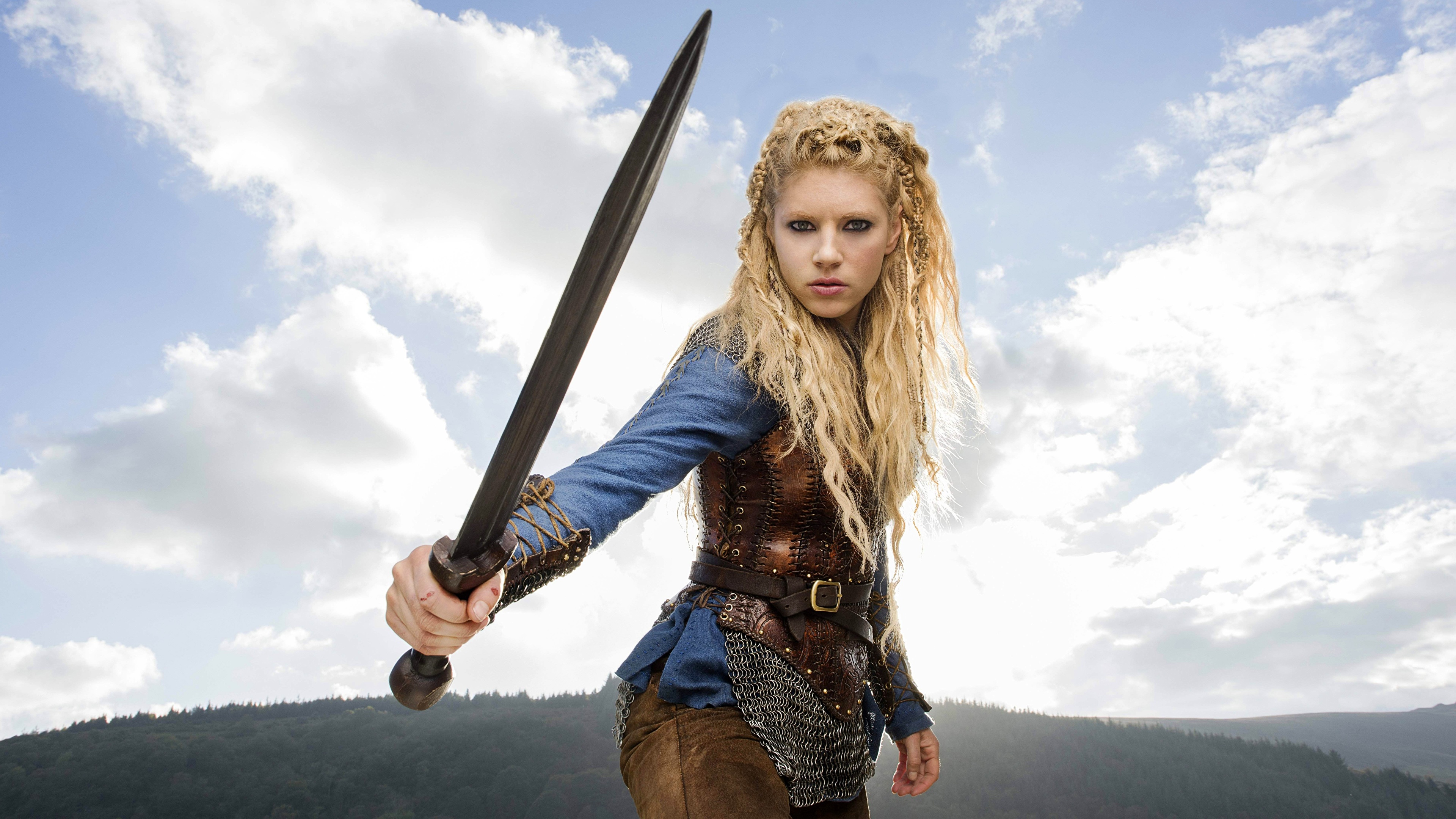 壁紙 3840x2160 Vikings Tv Series キャサリン ウィニック Lagertha 剣 ブロンドの女の子 映画 少女 有名人 ダウンロード 写真