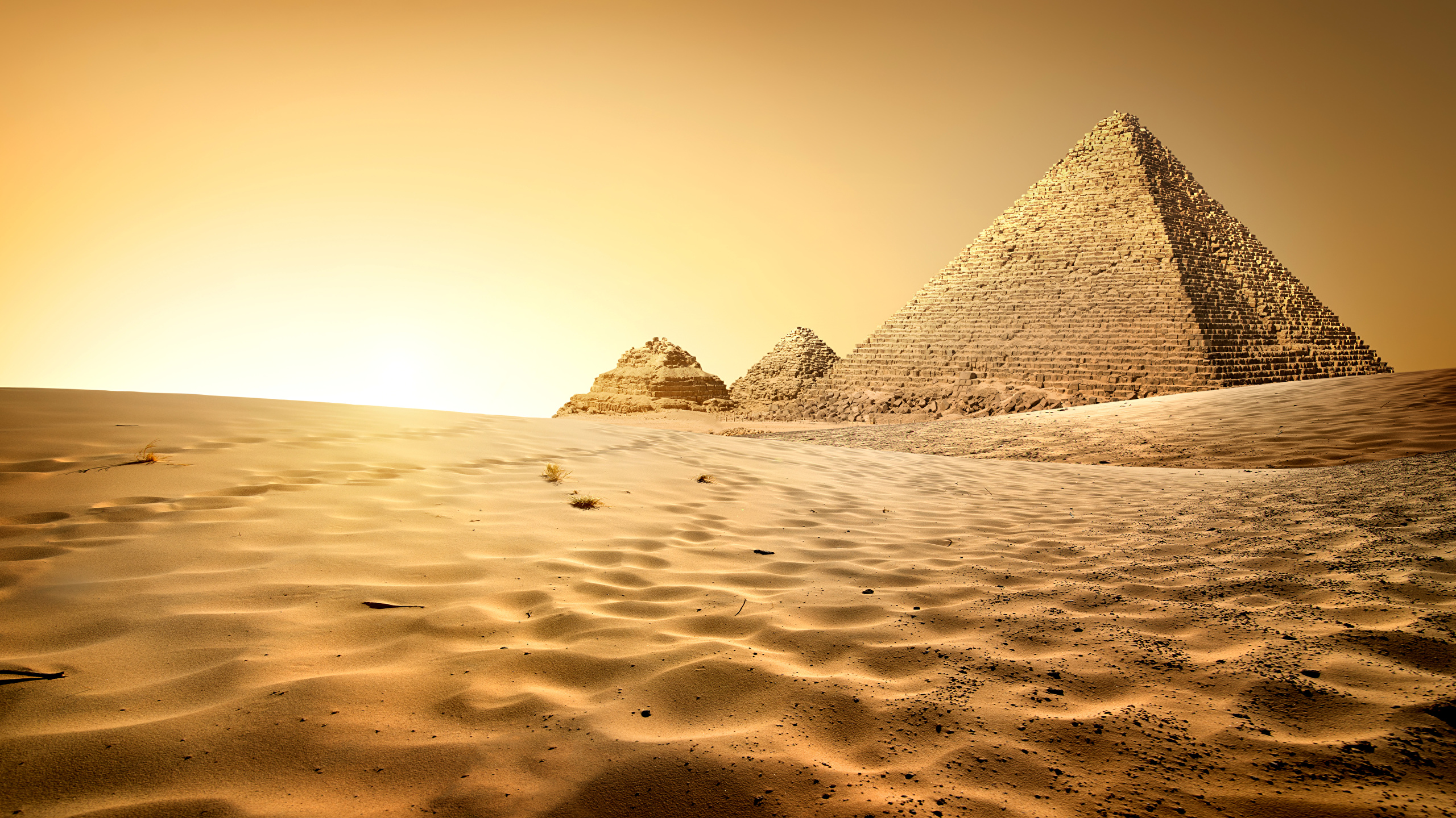 壁紙 2560x1440 エジプト 砂漠 Cairo ピラミッド 砂 自然 ダウンロード 写真