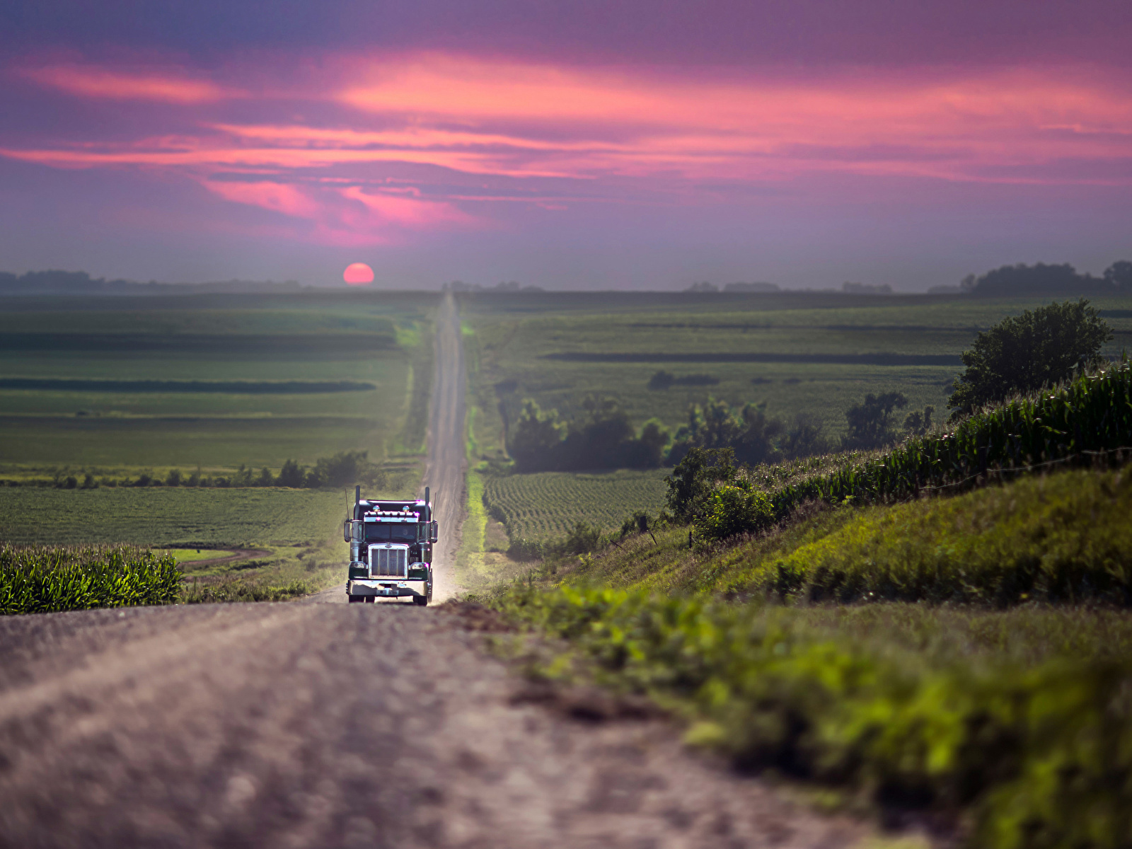 Фото Грузовики Дороги Пейзаж рассвет и закат Автомобили 1600x1200